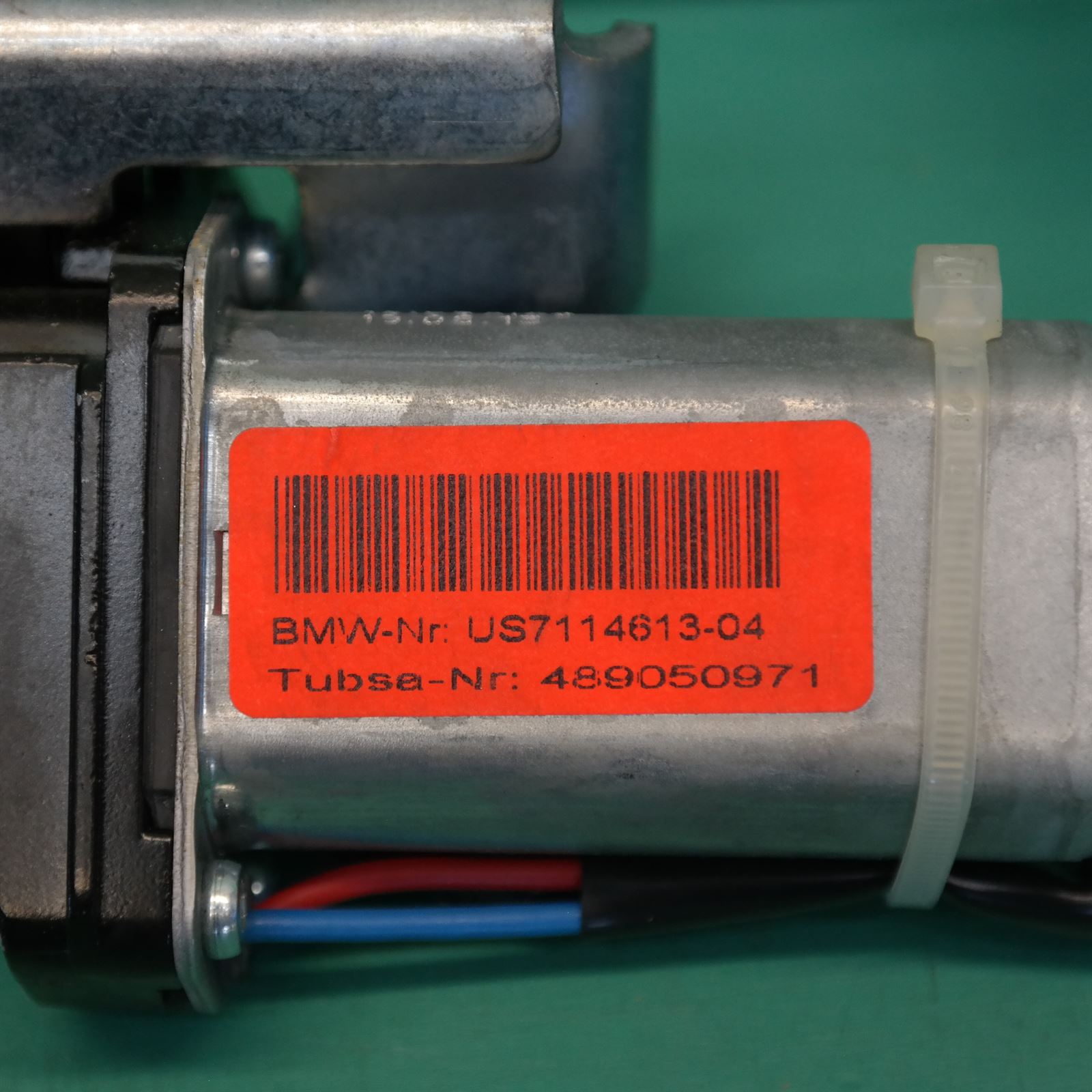 LOCK MECHANISM E71 # Hatch Lock & Motor # (LOWER T/GATE) U/R 2 LOCK MECHANISM E71 # Hatch Lock & Motor # (LOWER T/GATE) U/R - Image 2