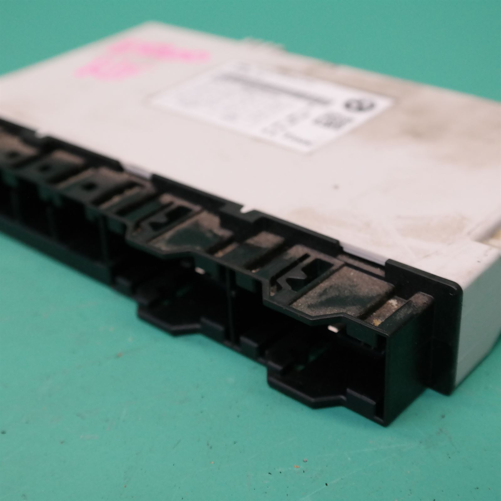 ECU F10 # Seat Module # P/N 9.225.621 5 ECU F10 # Seat Module # P/N 9.225.621 - Image 5