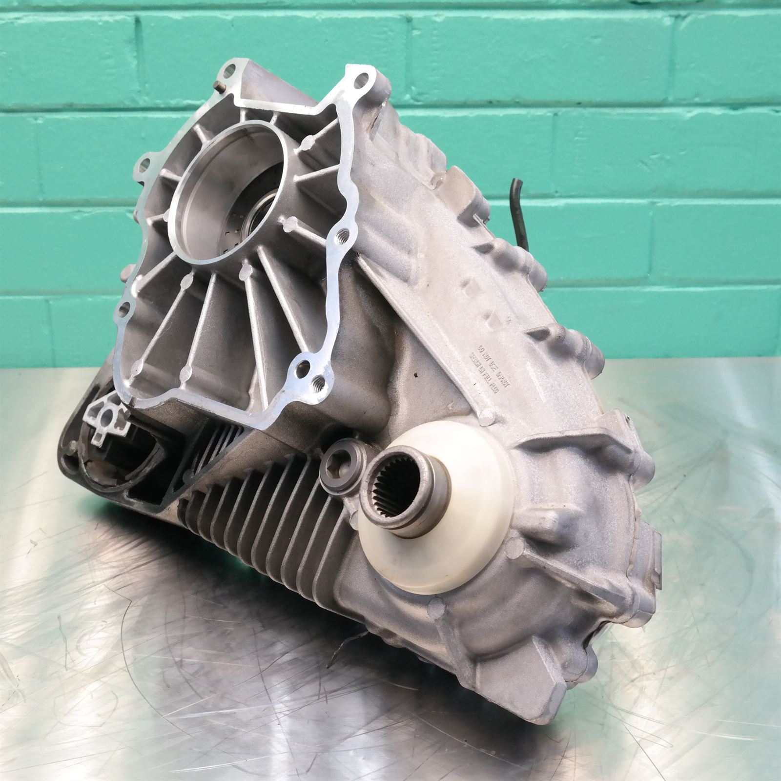 genuine-2012-bmw-x5-transfer-case-e70-27107599890-bm-spares