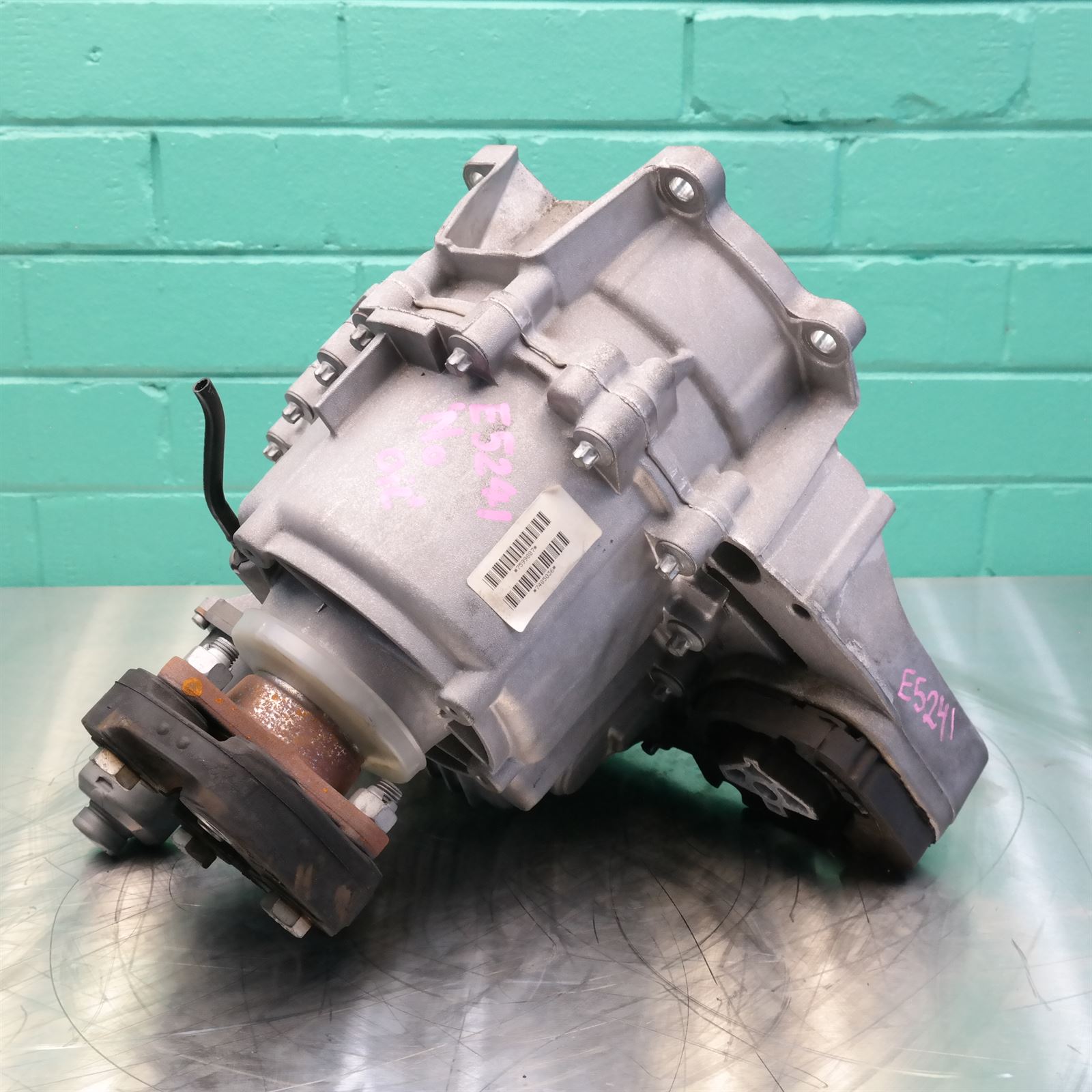Genuine 2012 BMW X5 Transfer case E70 27107599890 BM Spares