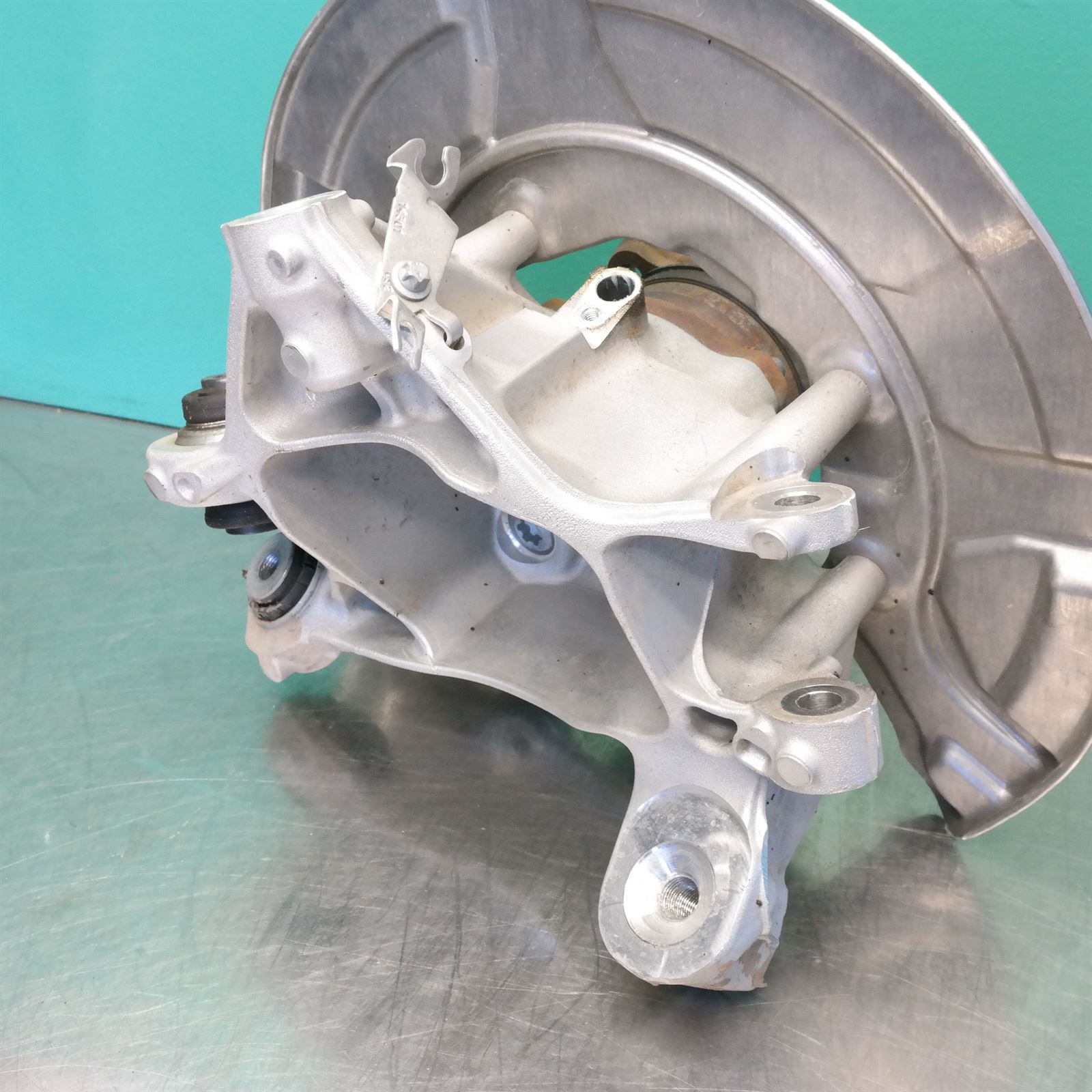 LEFT REAR HUB ASSEMBLY G05 (651) *33-30* 3 LEFT REAR HUB ASSEMBLY G05 (651) *33-30* - Image 3
