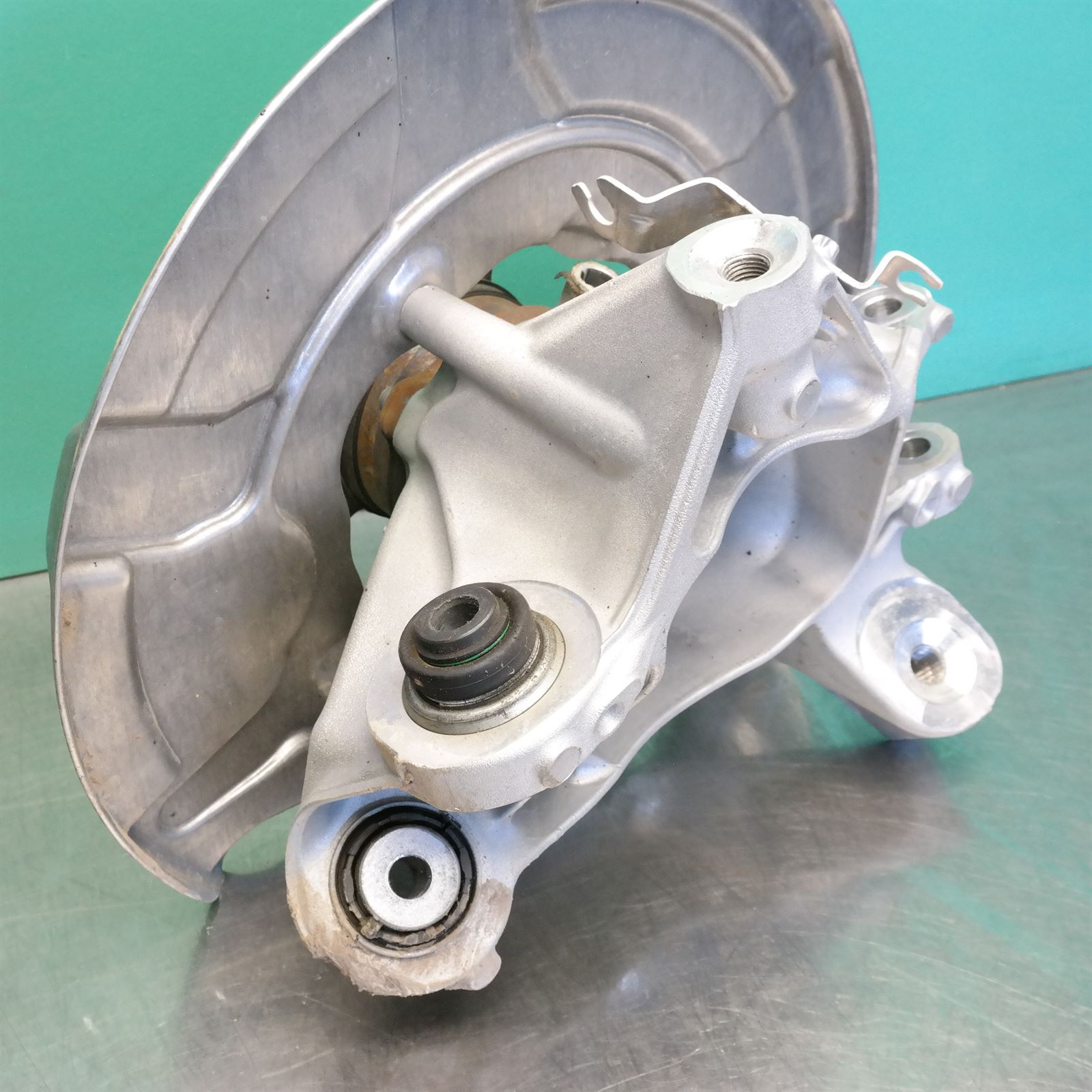 LEFT REAR HUB ASSEMBLY G05 (651) *33-30* 4 LEFT REAR HUB ASSEMBLY G05 (651) *33-30* - Image 4