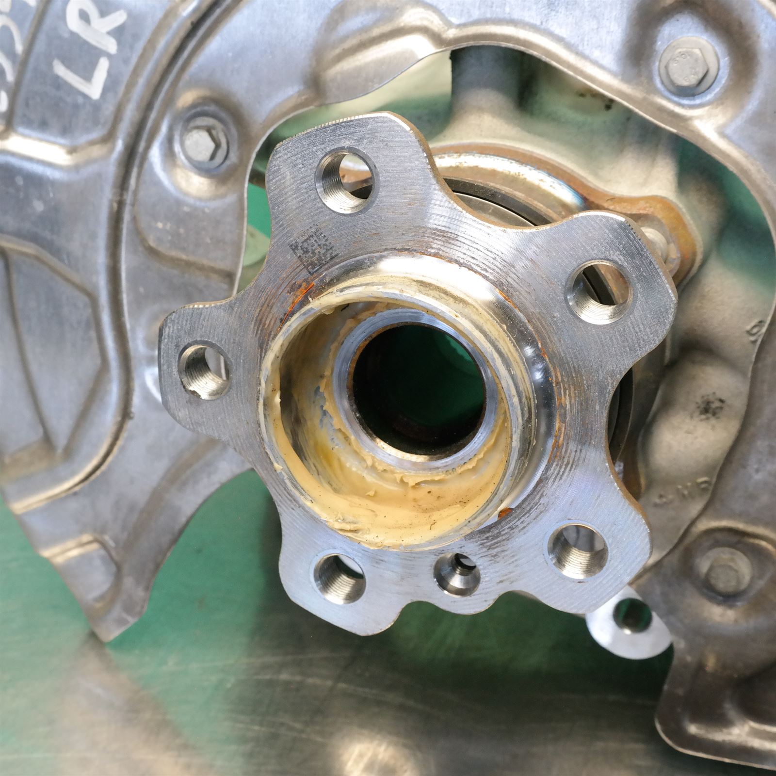 LEFT REAR HUB ASSEMBLY G05 (651) *33-30* 6 LEFT REAR HUB ASSEMBLY G05 (651) *33-30* - Image 6