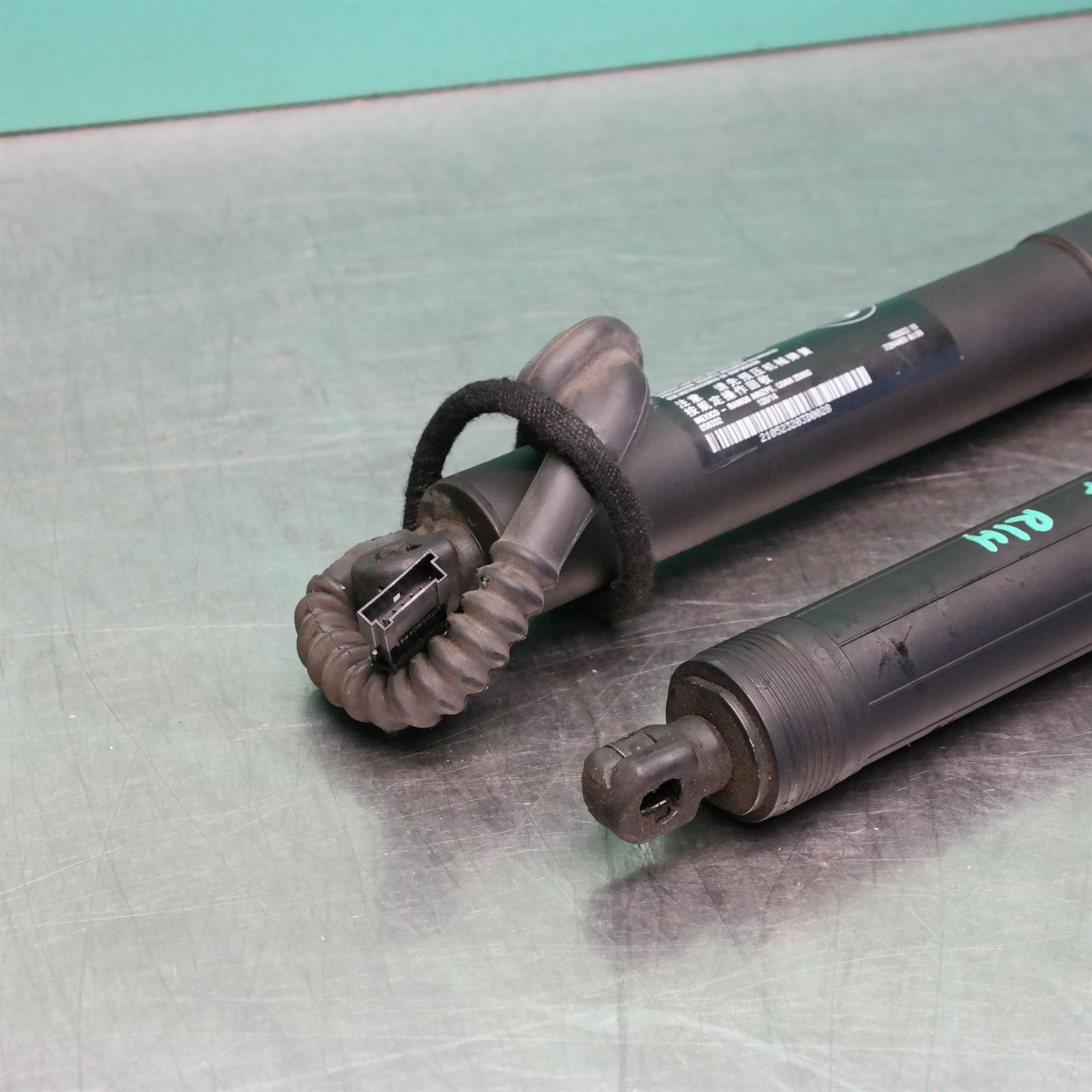 HATCH STRUT F15 (469) (470) *41-60* 2 HATCH STRUT F15 (469) (470) *41-60* - Image 2