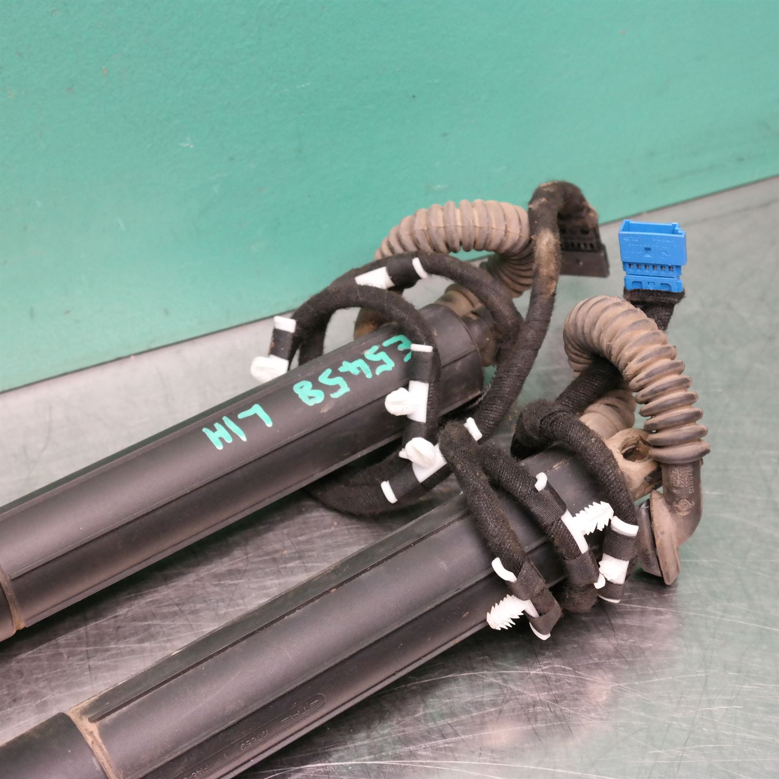 HATCH STRUT F25 (003) (004) *41-60* 4 HATCH STRUT F25 (003) (004) *41-60* - Image 4