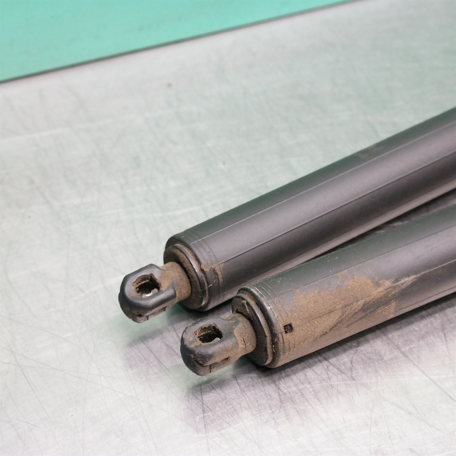 HATCH STRUT F25 (003) (004) *41-60* 5 HATCH STRUT F25 (003) (004) *41-60* - Image 5