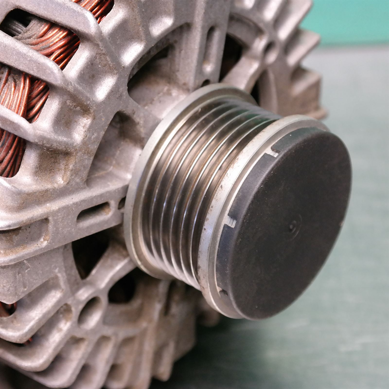 Ponta③ 2012 BMW 3 SERIES Alternator 12317823344