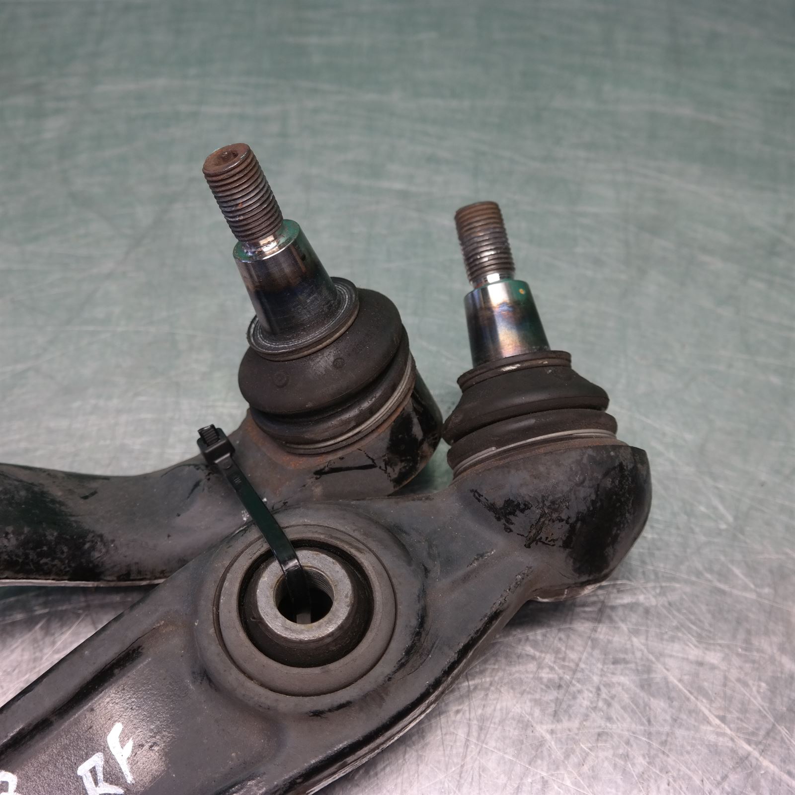 RIGHT FRONT LOWER CONTROL ARM F15 (692) (822) *31-05* 3 RIGHT FRONT LOWER CONTROL ARM F15 (692) (822) *31-05* - Image 3