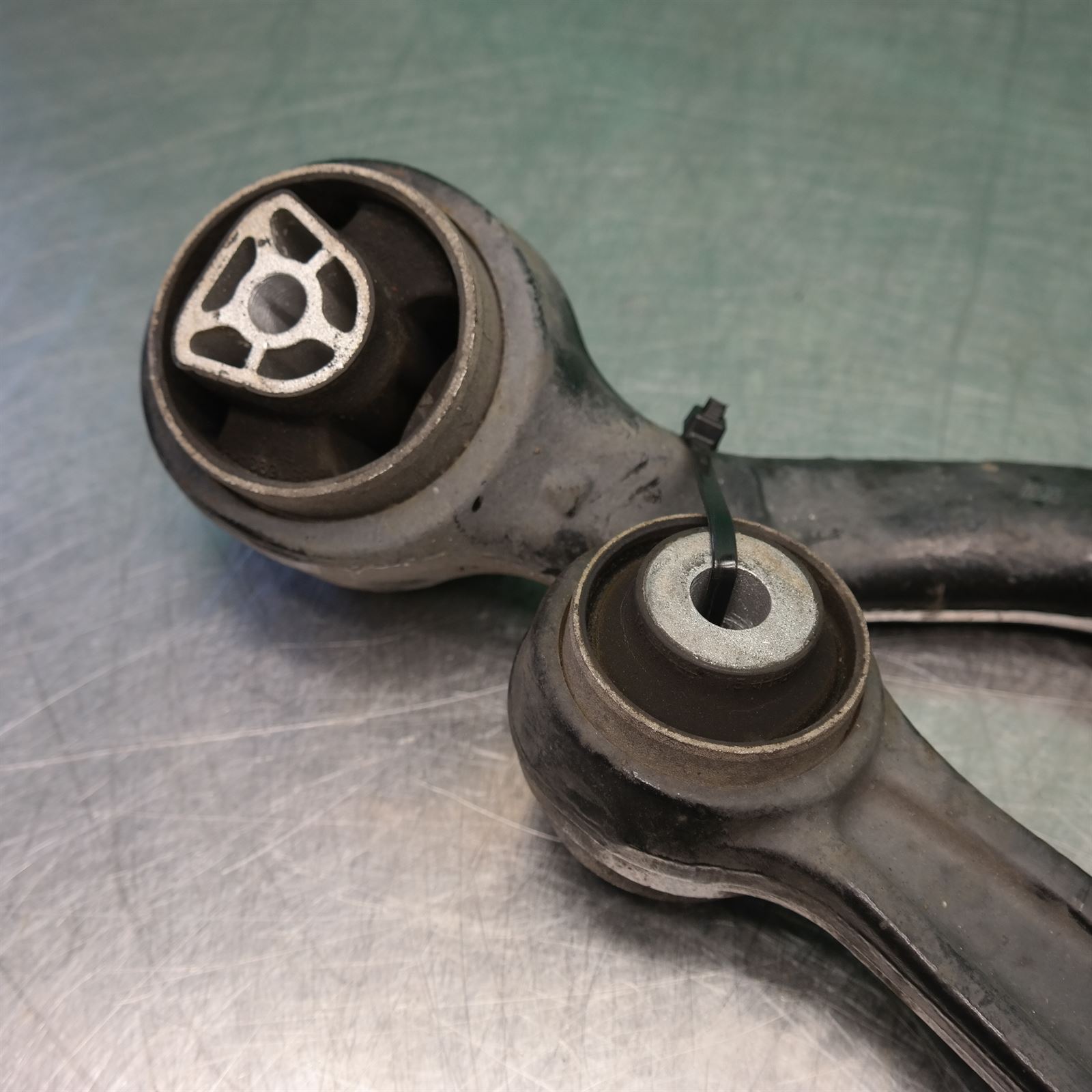 RIGHT FRONT LOWER CONTROL ARM F15 (692) (822) *31-05* 4 RIGHT FRONT LOWER CONTROL ARM F15 (692) (822) *31-05* - Image 4