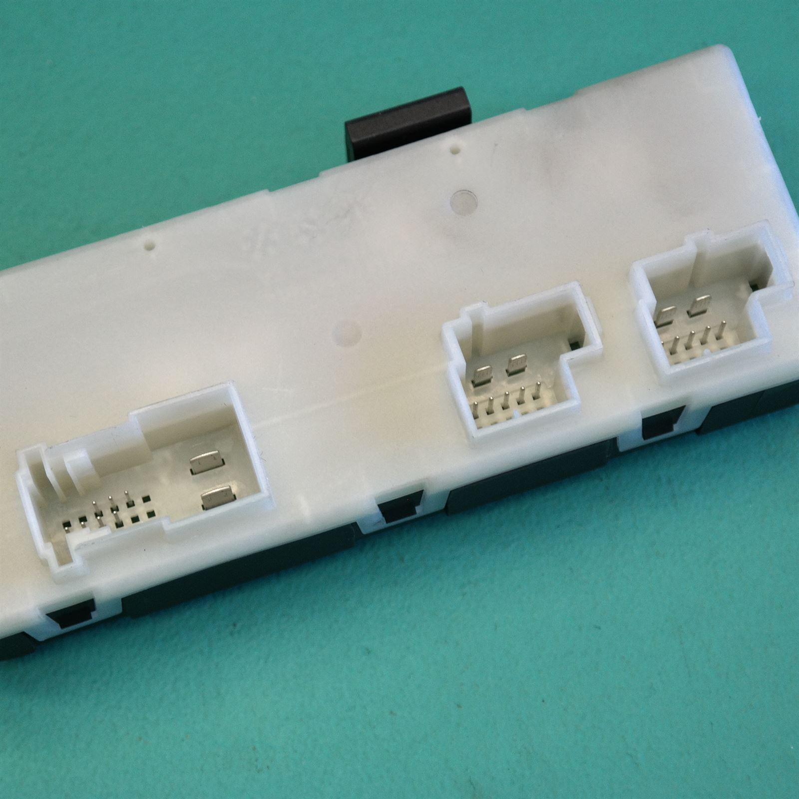 ECU F30 # Tailgate Lift Module # (483) *61-25* 7.481.616 3 ECU F30 # Tailgate Lift Module # (483) *61-25* 7.481.616 - Image 3