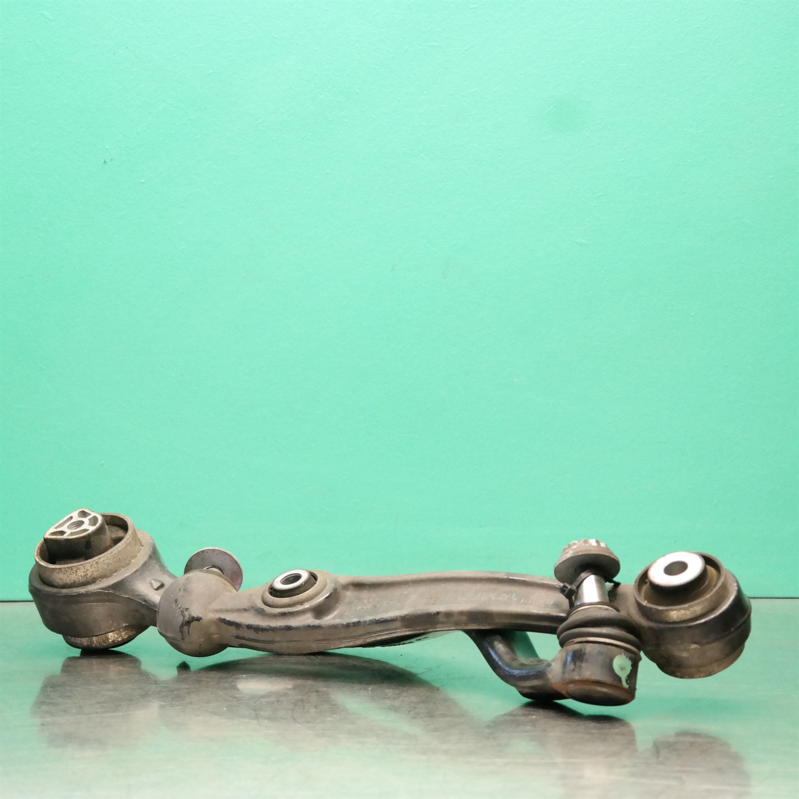 RIGHT FRONT LOWER CONTROL ARM F15 (692) (822) *31-05* 2 RIGHT FRONT LOWER CONTROL ARM F15 (692) (822) *31-05* - Image 2