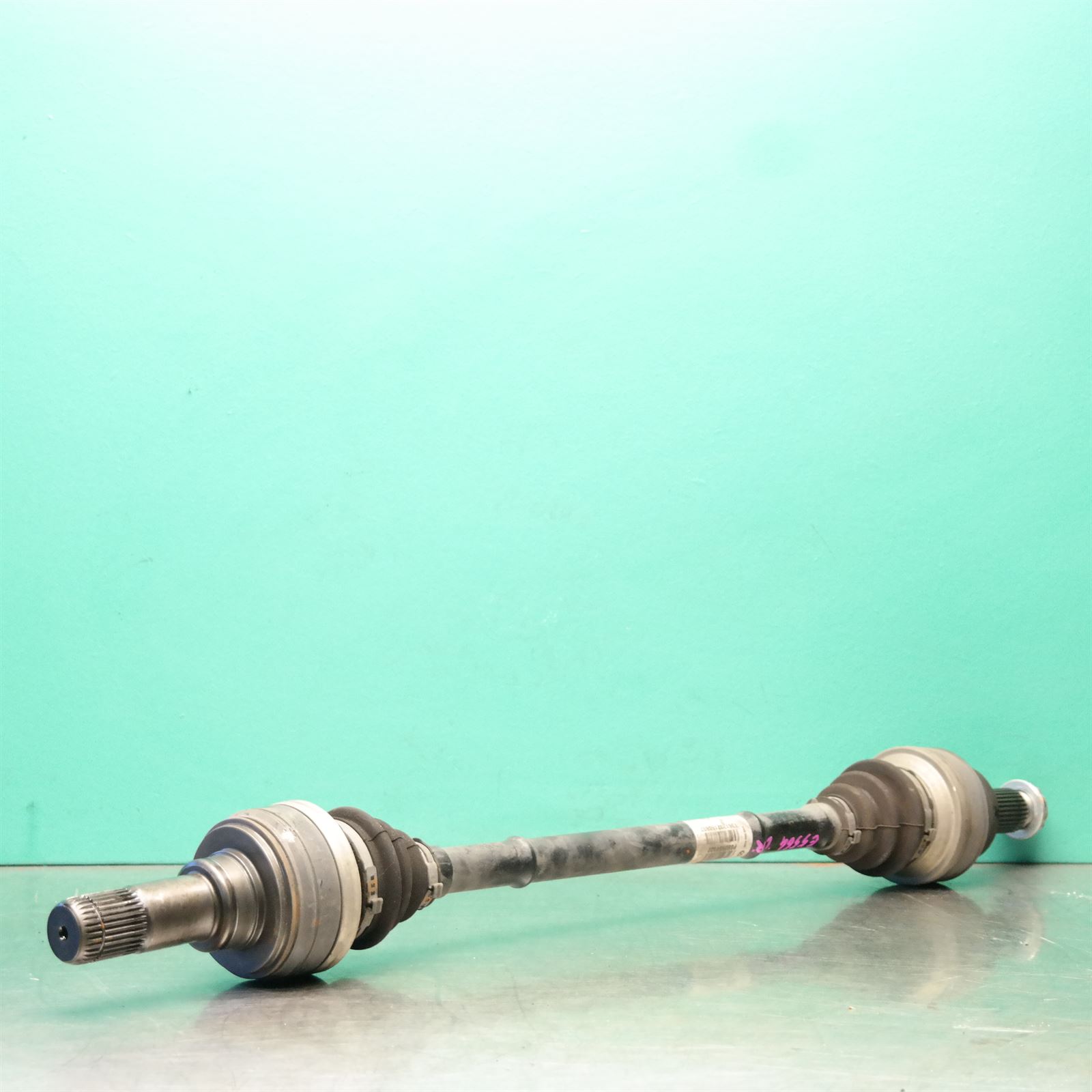 LEFT DRIVESHAFT F15 # Rear # (841) *33-25* D4 (rhr lhr same) LEFT DRIVESHAFT F15 # Rear # (841) *33-25* D4 (rhr lhr same)