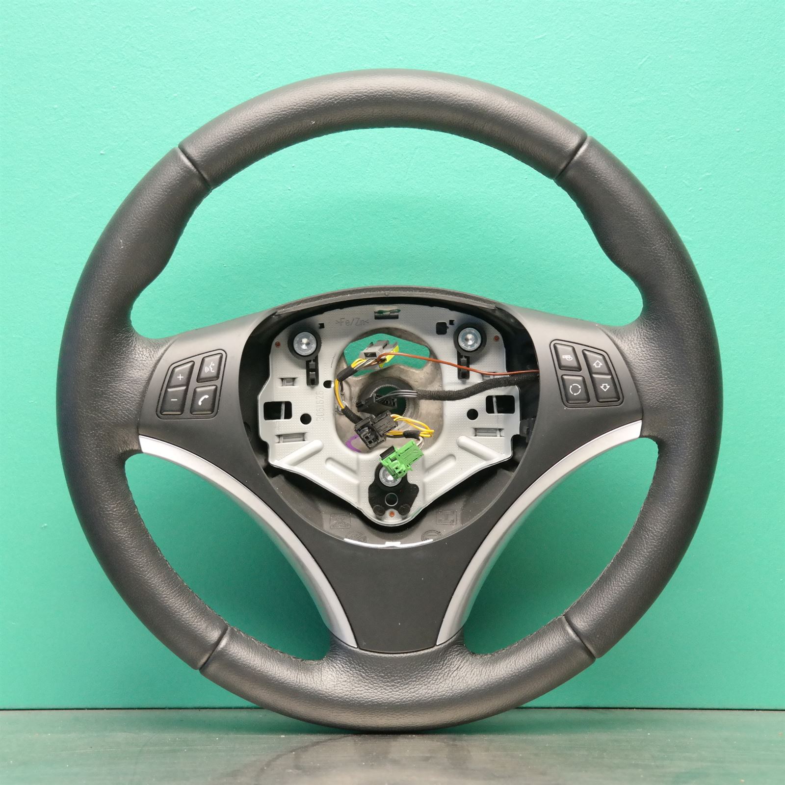 STEERING WHEEL E90 (570) *32-35* STEERING WHEEL E90 (570) *32-35*