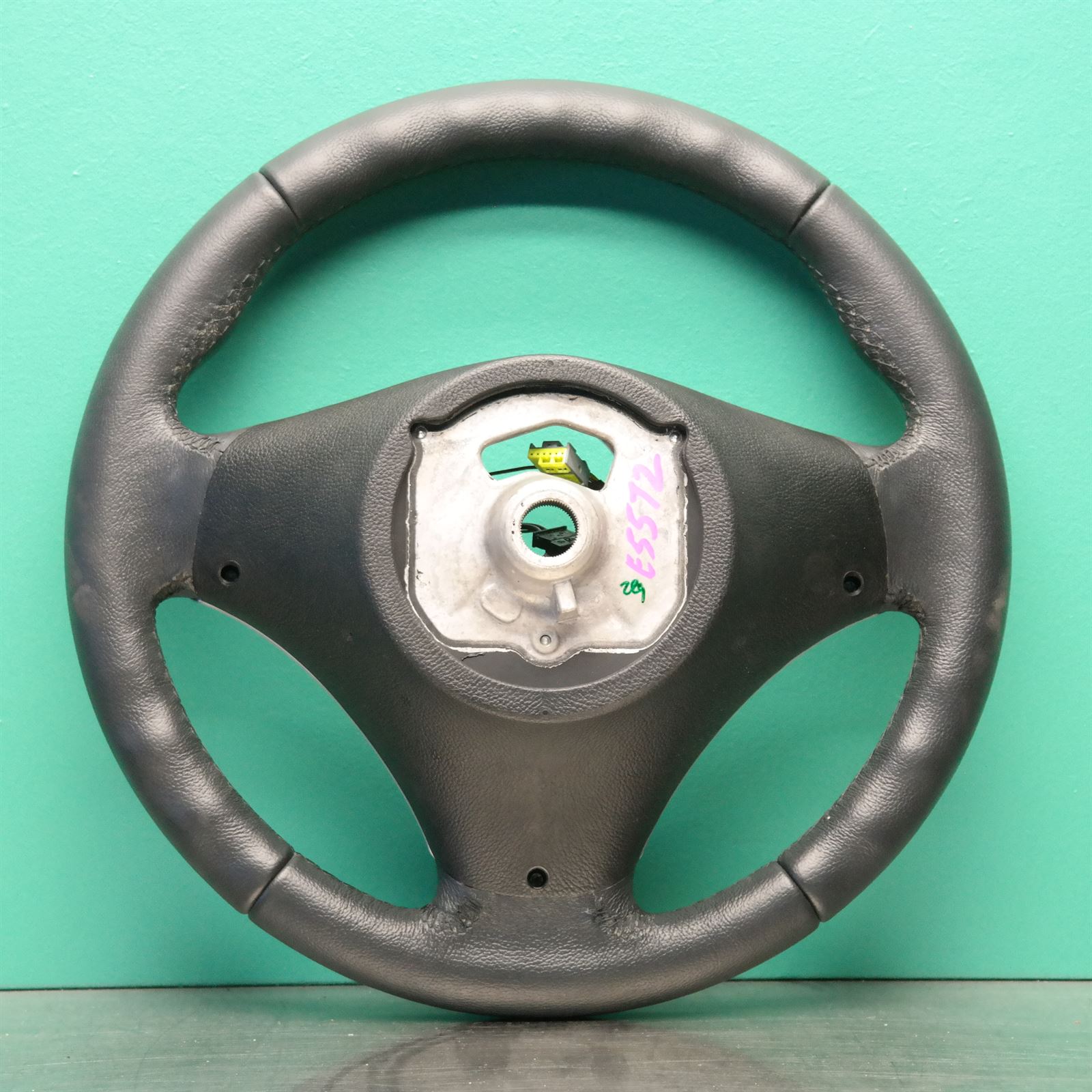 STEERING WHEEL E90 (570) *32-35* 2 STEERING WHEEL E90 (570) *32-35* - Image 2