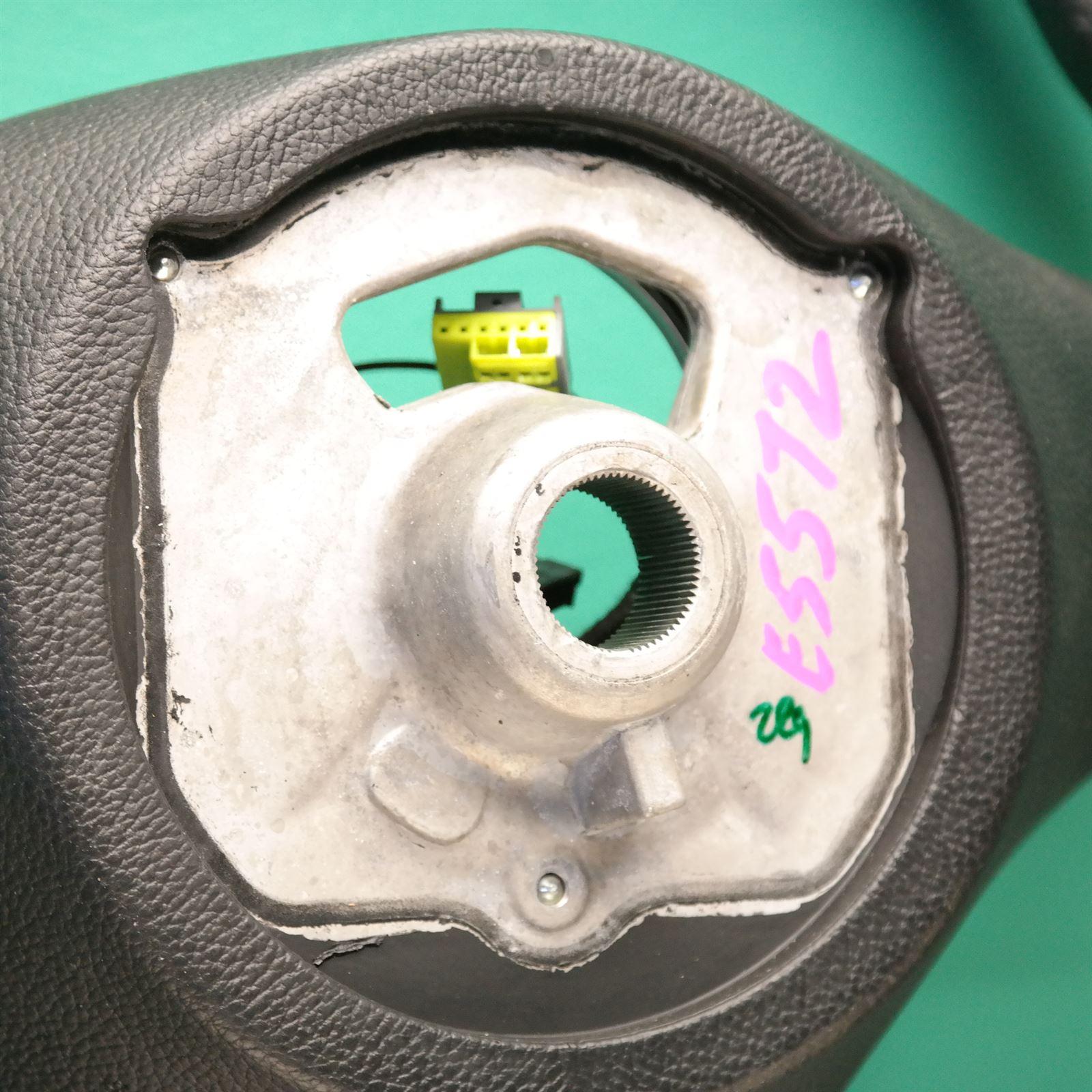 STEERING WHEEL E90 (570) *32-35* 3 STEERING WHEEL E90 (570) *32-35* - Image 3