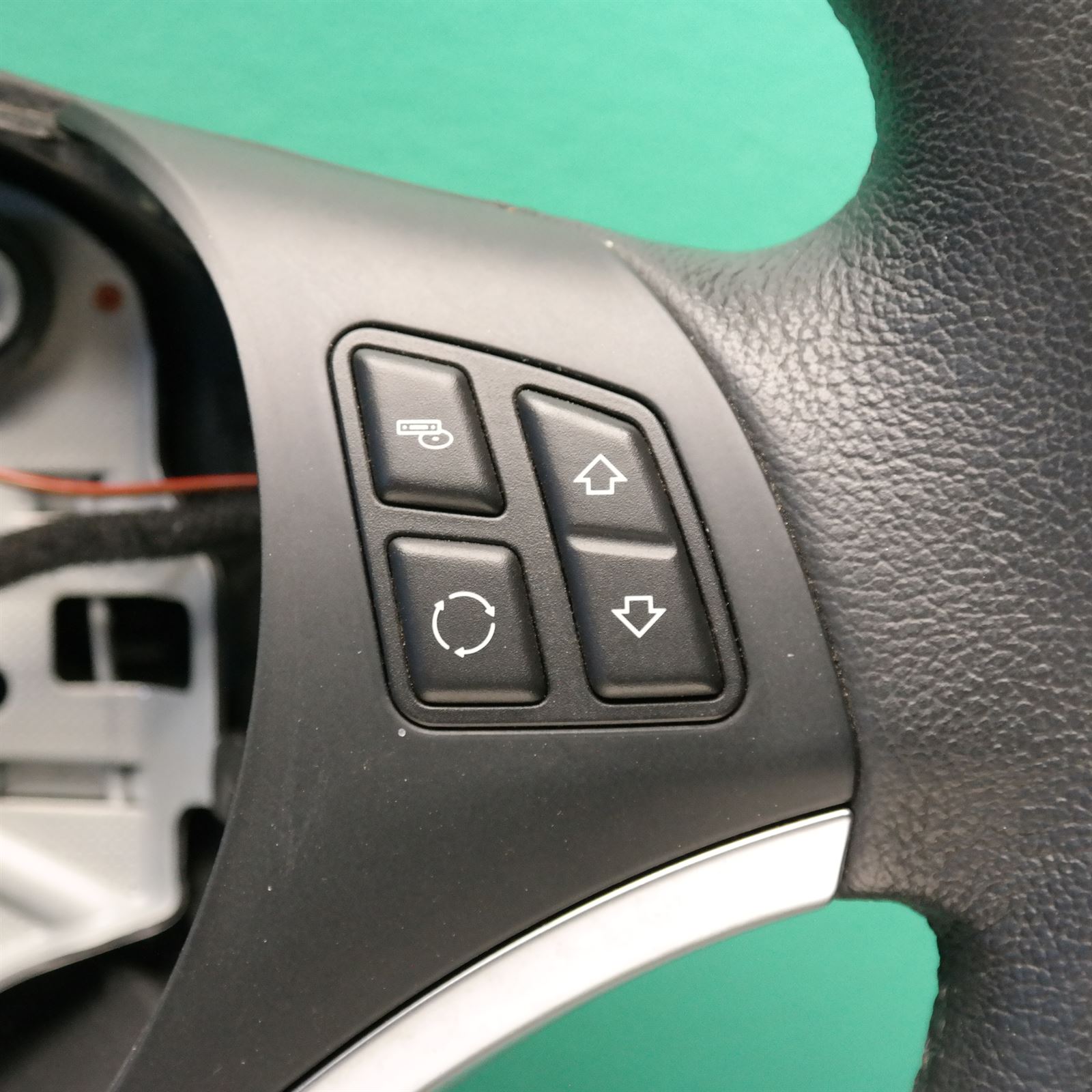 STEERING WHEEL E90 (570) *32-35* 6 STEERING WHEEL E90 (570) *32-35* - Image 6