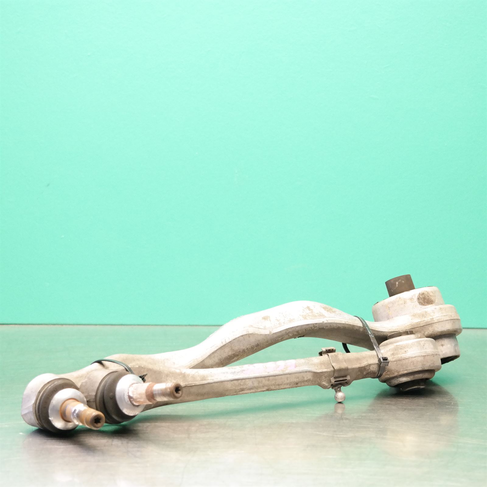 LEFT FRONT LOWER CONTROL ARM F20 (741) (991) *31-05* 2 LEFT FRONT LOWER CONTROL ARM F20 (741) (991) *31-05* - Image 2