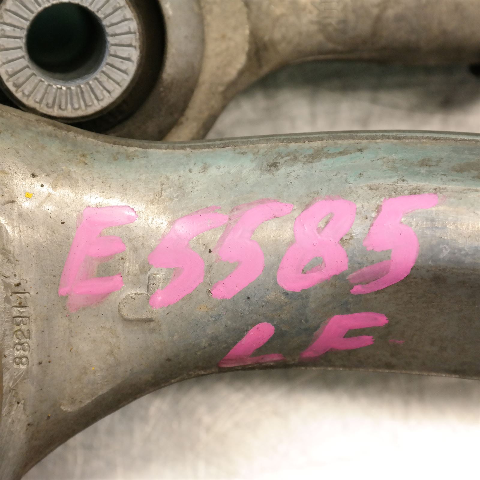 LEFT FRONT LOWER CONTROL ARM F20 (741) (991) *31-05* 5 LEFT FRONT LOWER CONTROL ARM F20 (741) (991) *31-05* - Image 5