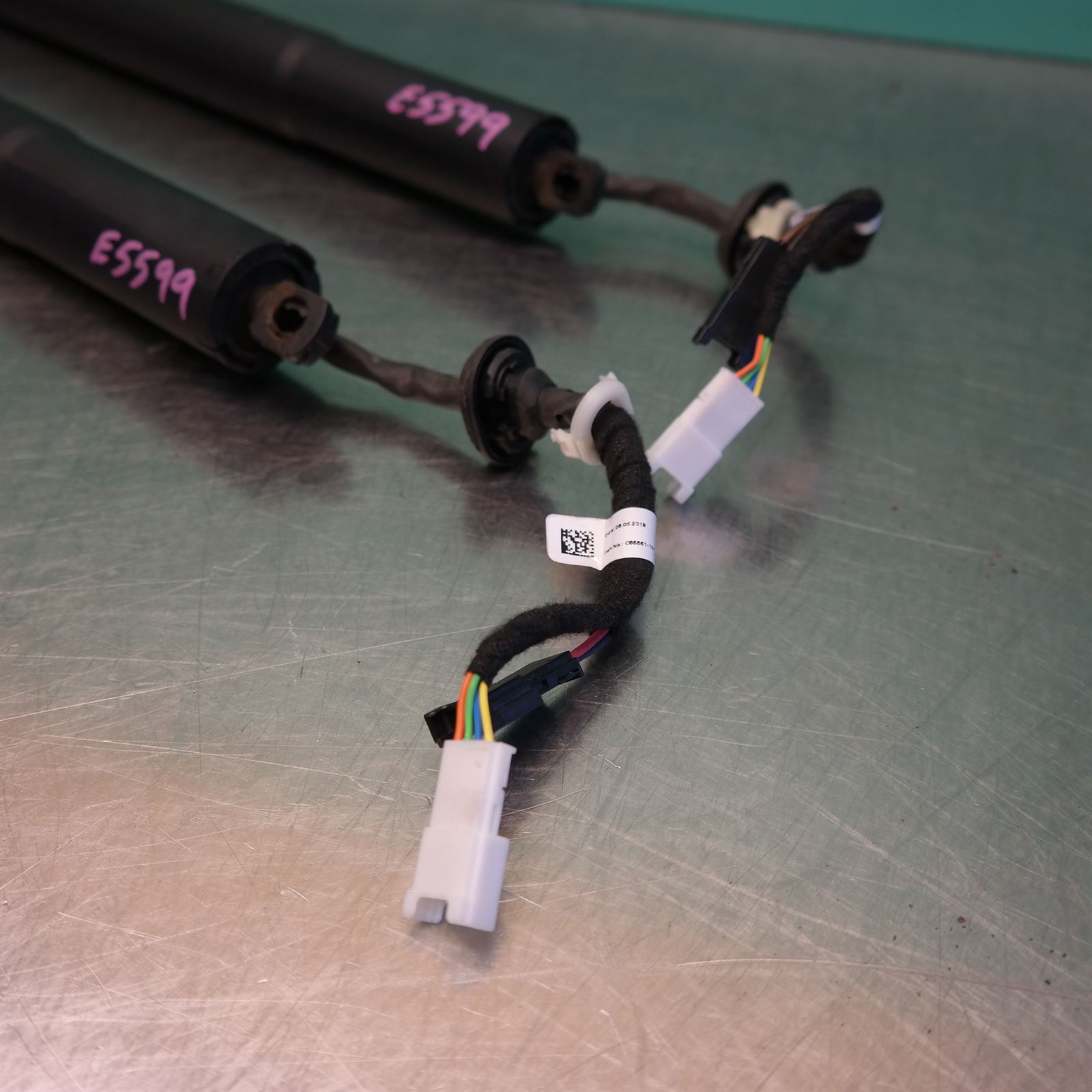 HATCH STRUT G05 # Upper Tailgate # PAIR (799) *41-60* 2 HATCH STRUT G05 # Upper Tailgate # PAIR (799) *41-60* - Image 2