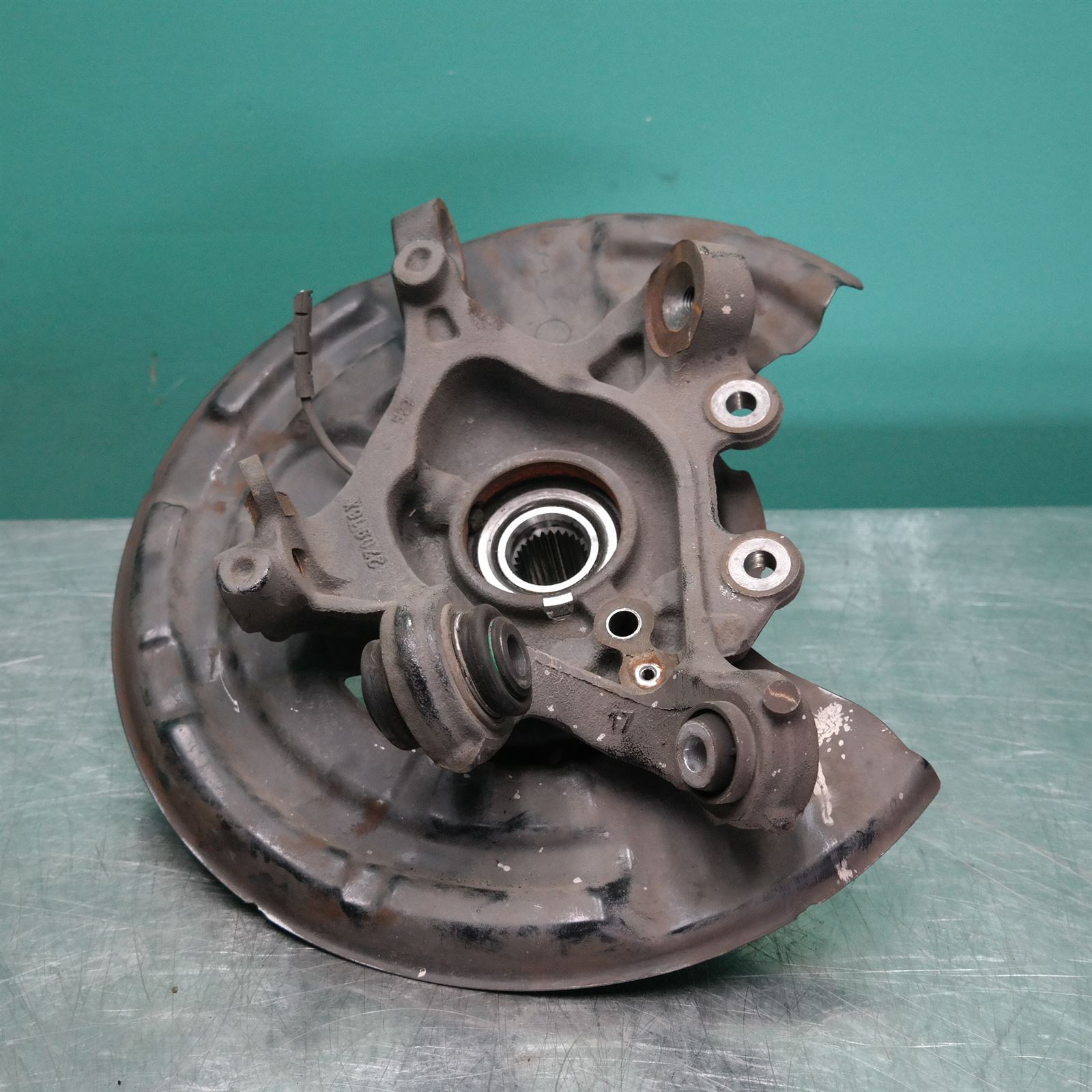 LEFT REAR HUB ASSEMBLY F (515) *33-30* F20 LEFT REAR HUB ASSEMBLY F (515) *33-30* F20
