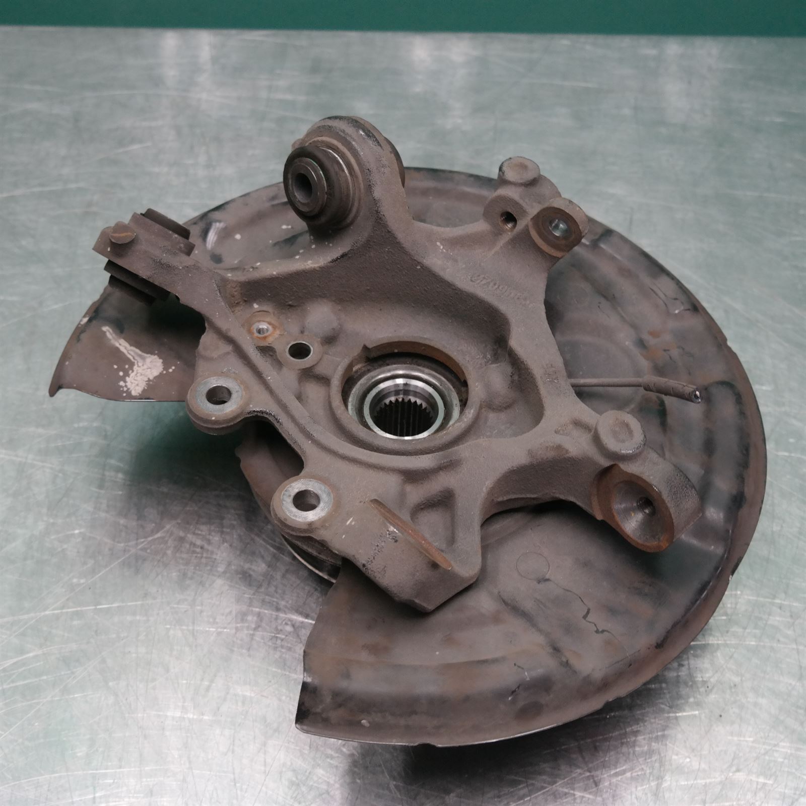 LEFT REAR HUB ASSEMBLY F (515) *33-30* F20 3 LEFT REAR HUB ASSEMBLY F (515) *33-30* F20 - Image 3