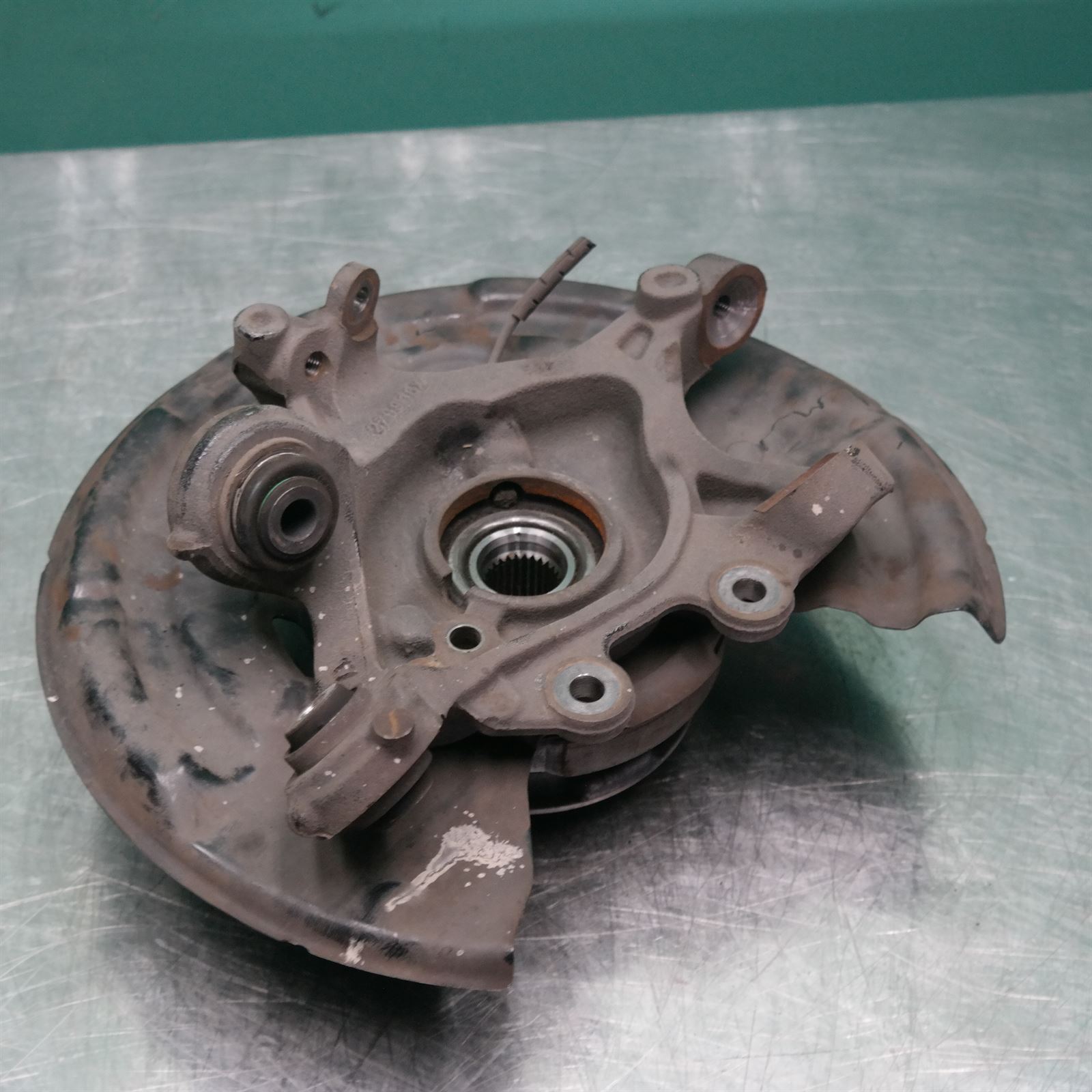 LEFT REAR HUB ASSEMBLY F (515) *33-30* F20 4 LEFT REAR HUB ASSEMBLY F (515) *33-30* F20 - Image 4