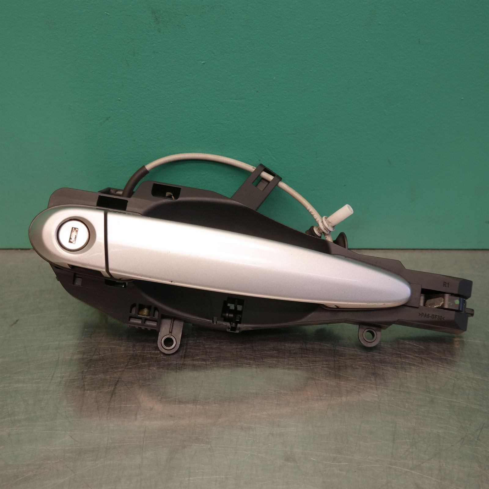 DOOR HANDLE E70 RHF (566) *51-10* (Comfort access) DOOR HANDLE E70 RHF (566) *51-10* (Comfort access)