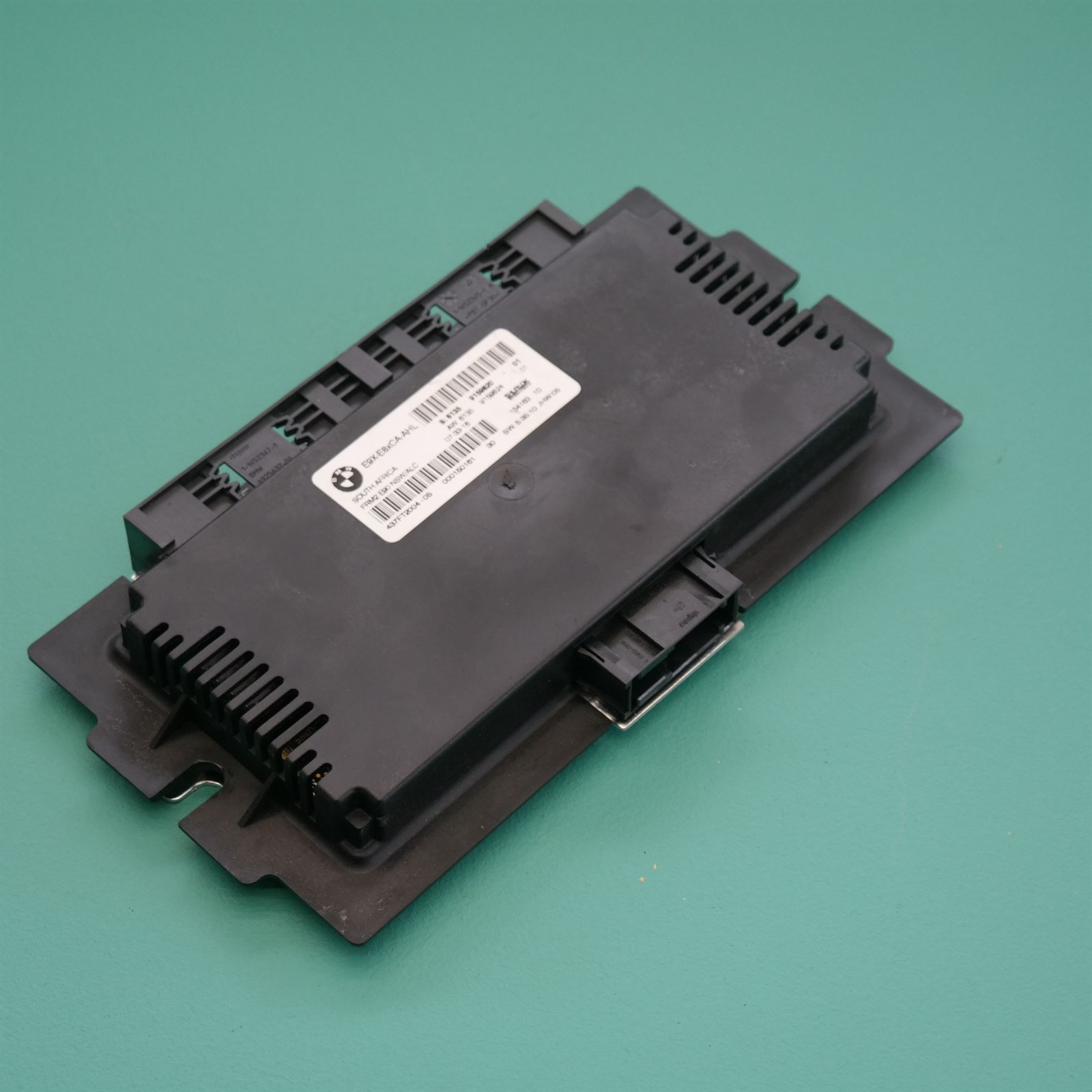 ECU E90 # Footwell Module # (064) *61-25* ECU E90 # Footwell Module # (064) *61-25*