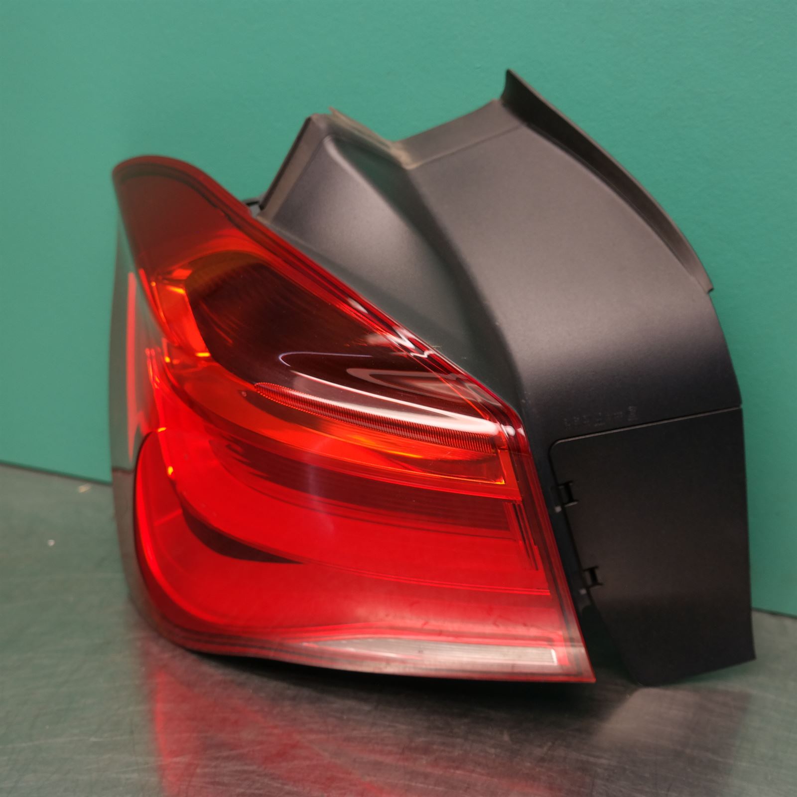 LEFT TAILLIGHT F20, HATCH, LED, NON TINTED TYPE, 03/1504/19 BM
