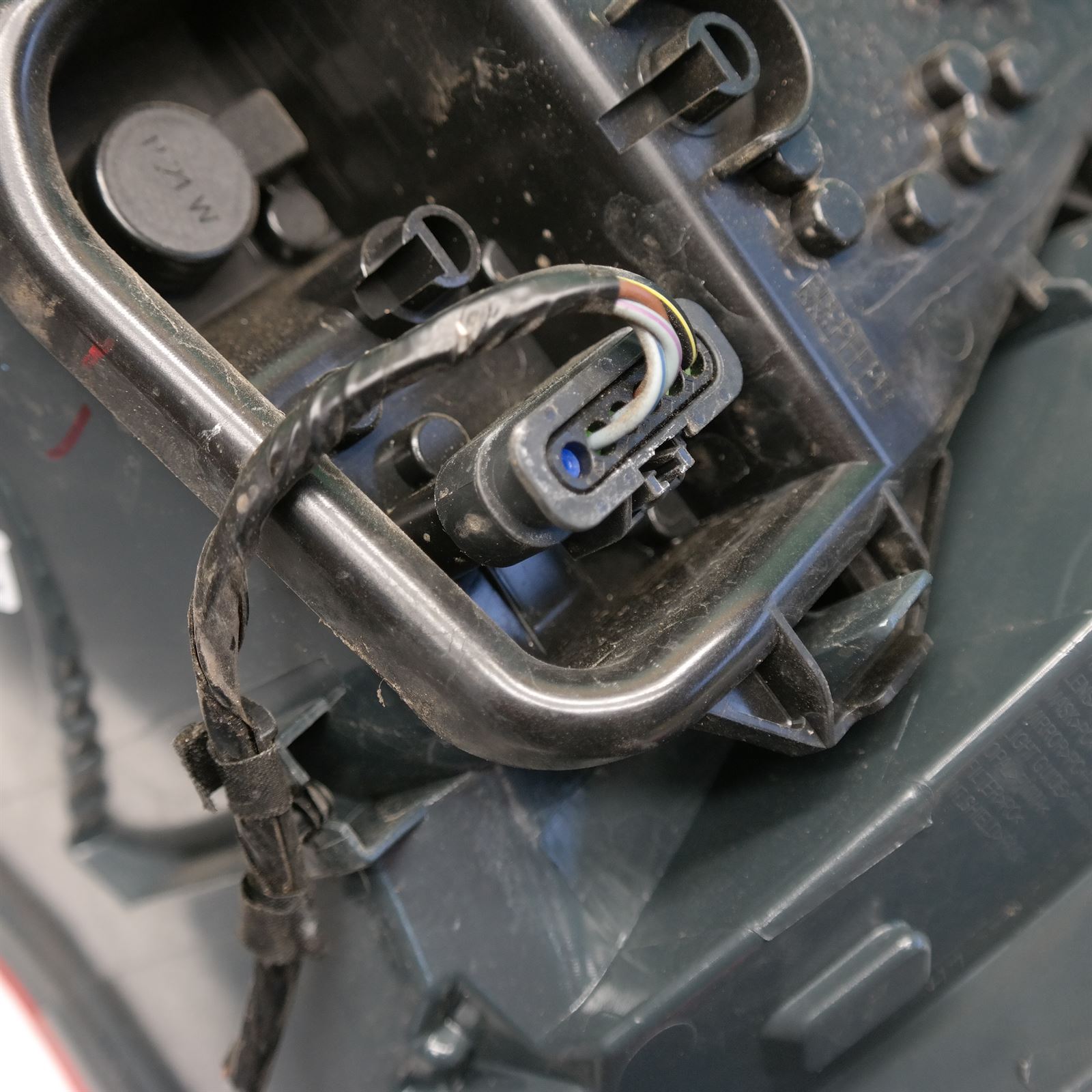 LEFT TAILLIGHT F20, HATCH, LED, NON TINTED TYPE, 03/1504/19 BM