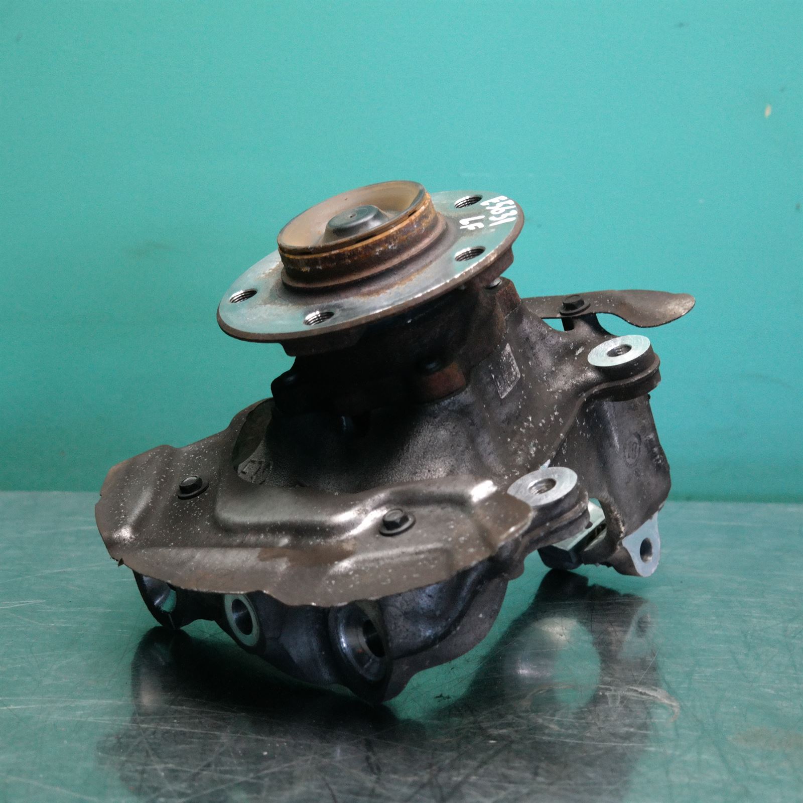 LEFT FRONT HUB ASSEMBLY F32 (097) *31-10* LEFT FRONT HUB ASSEMBLY F32 (097) *31-10*