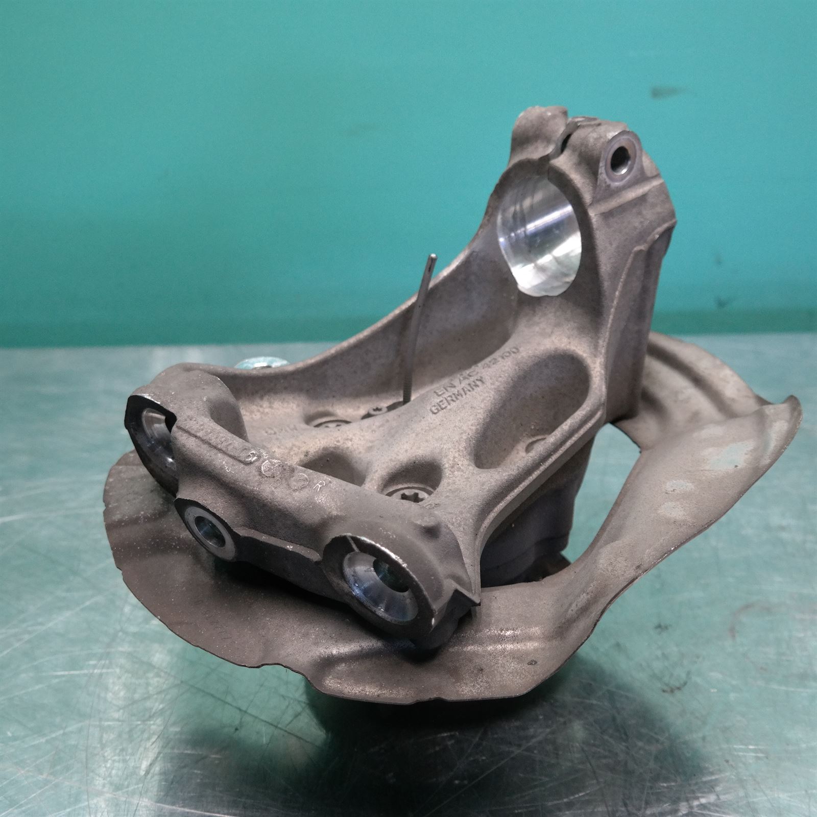 LEFT FRONT HUB ASSEMBLY F32 (097) *31-10* 4 LEFT FRONT HUB ASSEMBLY F32 (097) *31-10* - Image 4