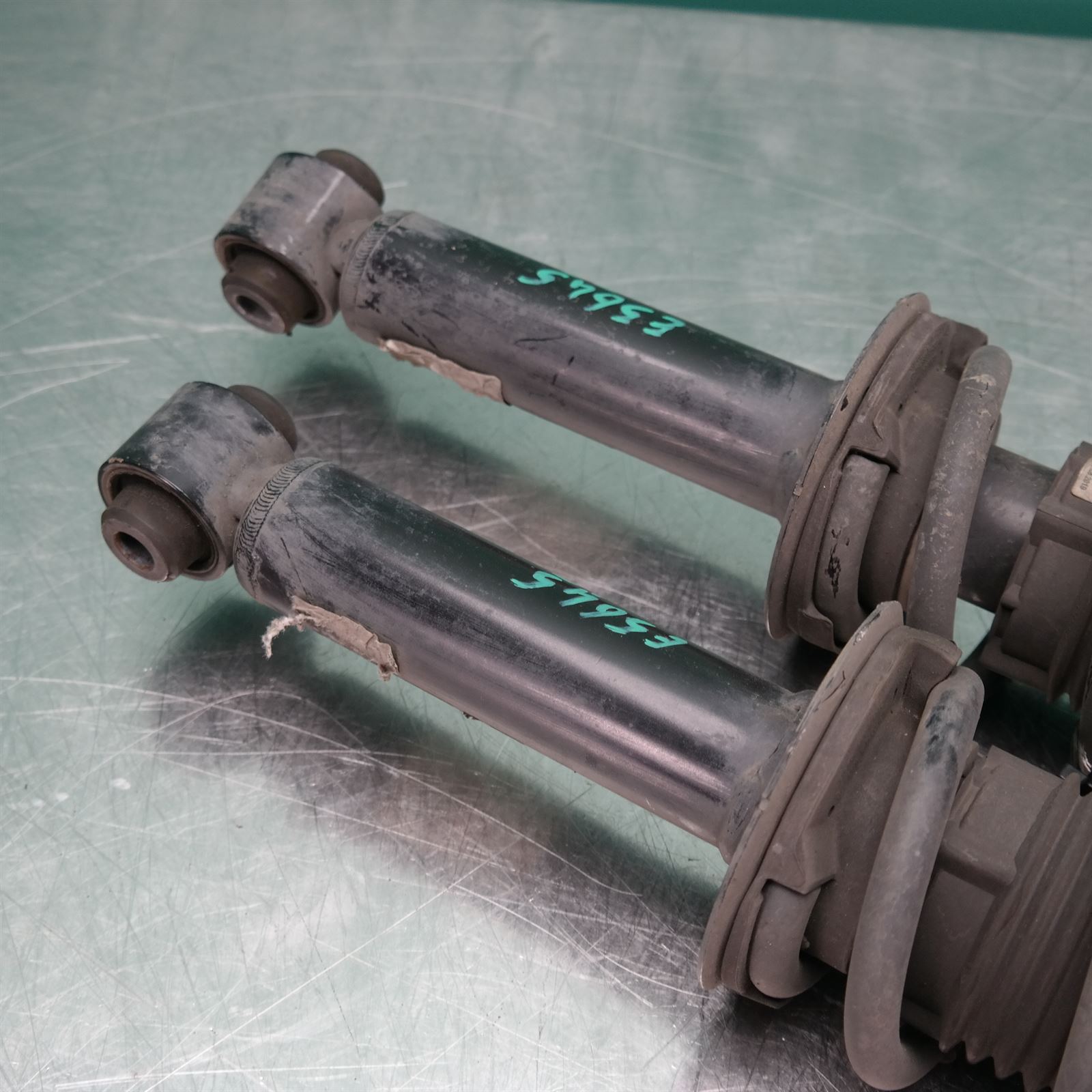 SHOCK ABSORBER G01 (801) (801) *33-45* 4 SHOCK ABSORBER G01 (801) (801) *33-45* - Image 4