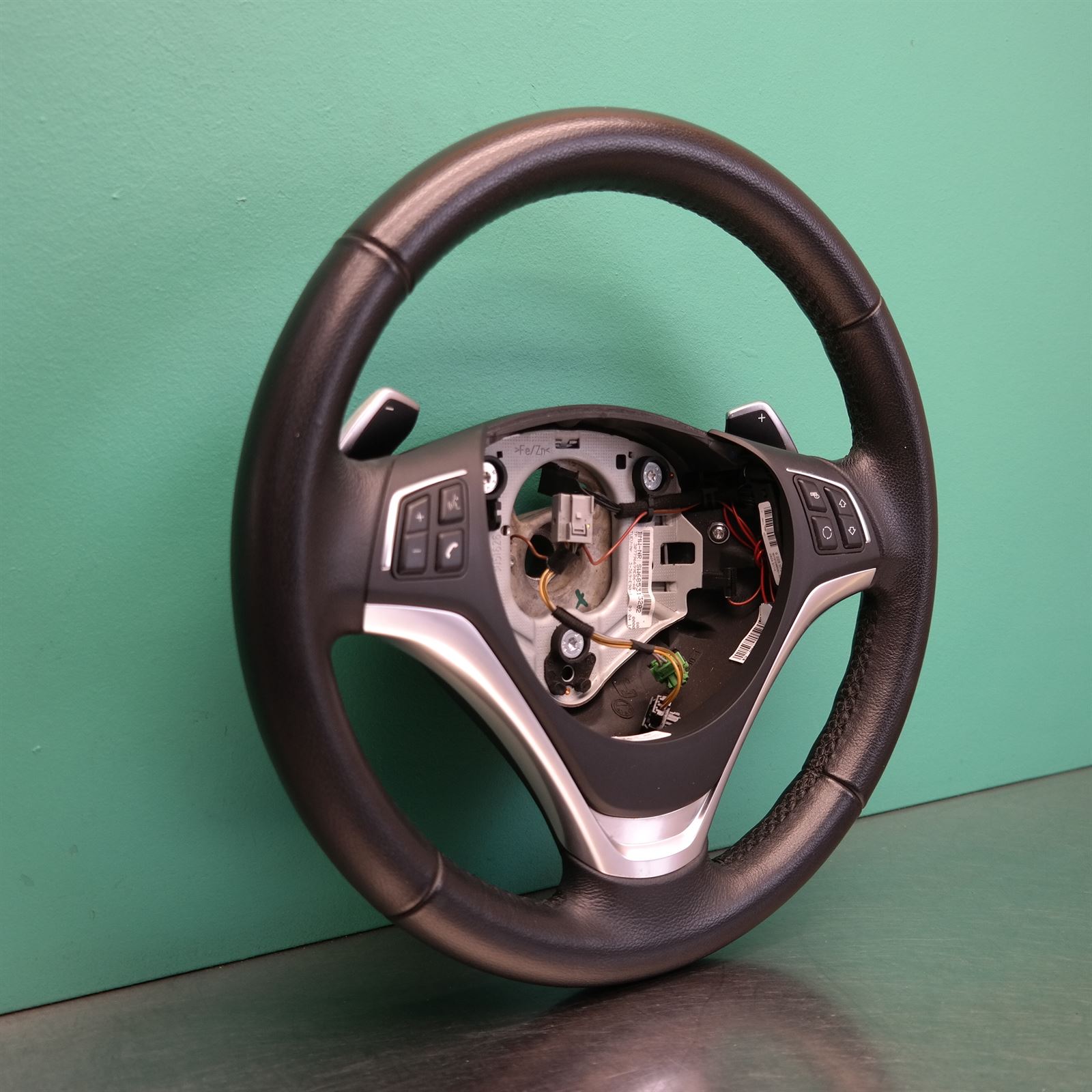 STEERING WHEEL E84 (572) *32-35* 2 STEERING WHEEL E84 (572) *32-35* - Image 2