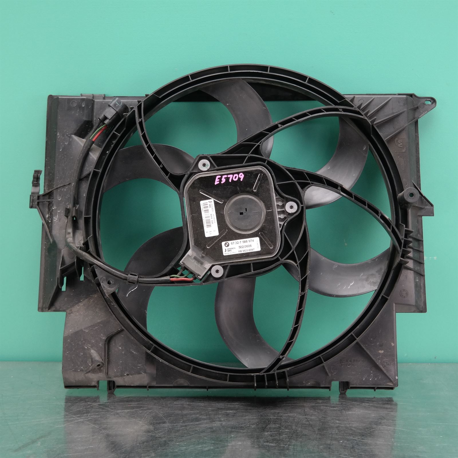 FAN E90 (105) *17-05* FAN E90 (105) *17-05*