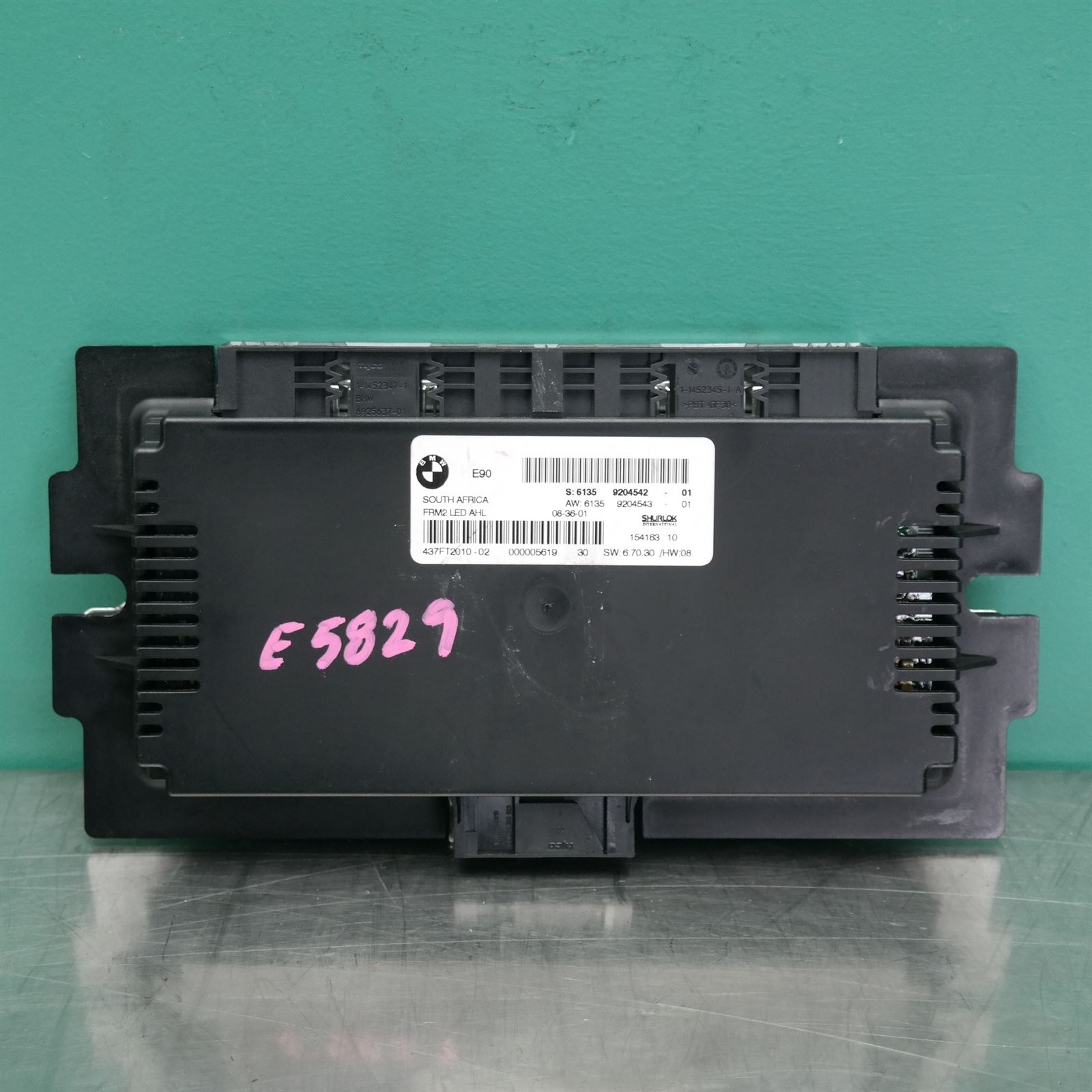 ECU E90 # Footwell Module # (064) *61-25* ECU E90 # Footwell Module # (064) *61-25*