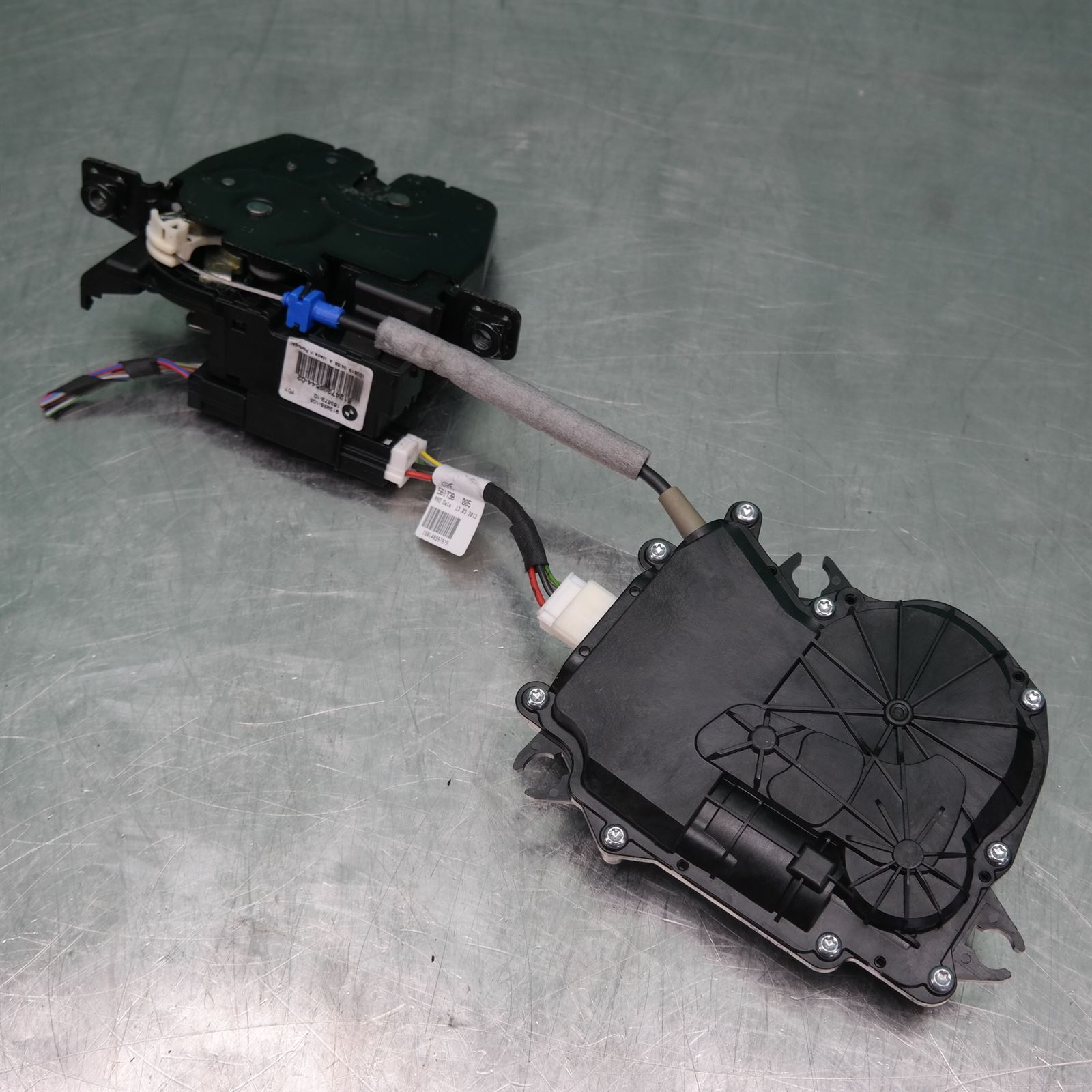 LOCK MECHANISM F25 # Tailgate lock # (544) (578) *41-60* 2 LOCK MECHANISM F25 # Tailgate lock # (544) (578) *41-60* - Image 2