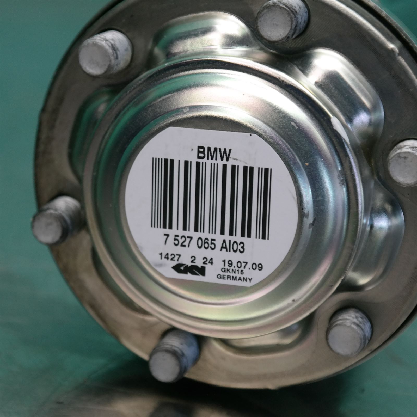 LEFT DRIVESHAFT E90 (065) *33-25* P6 3 LEFT DRIVESHAFT E90 (065) *33-25* P6 - Image 3