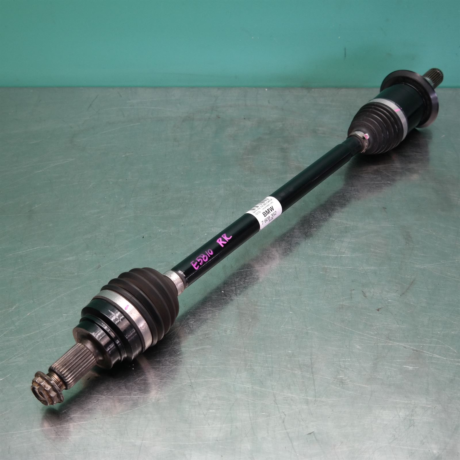 RIGHT DRIVESHAFT F20 (302) *33-25* RIGHT DRIVESHAFT F20 (302) *33-25*