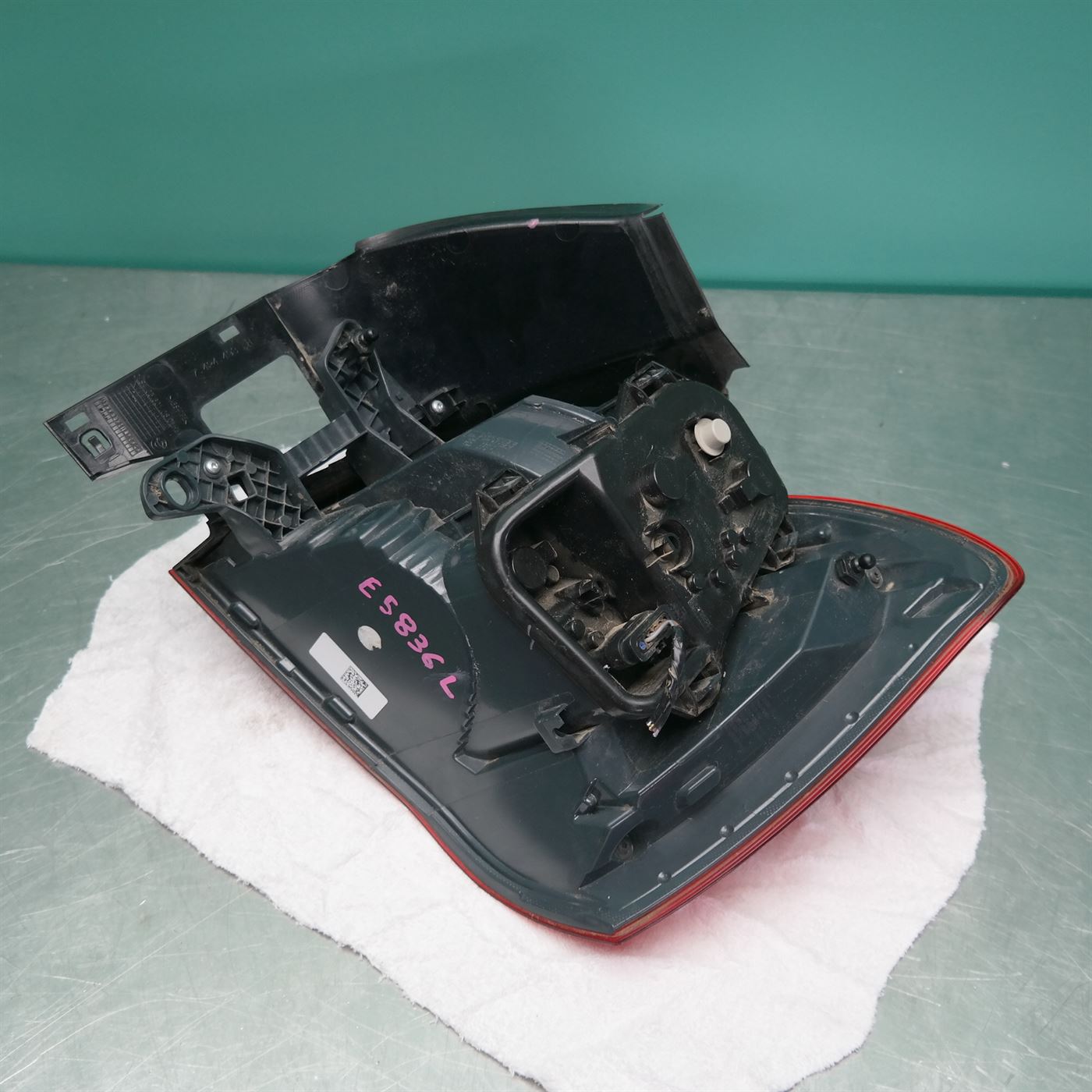 LEFT TAILLIGHT F20, HATCH, LED, NON TINTED TYPE, 03/15-05/19 3 LEFT TAILLIGHT F20, HATCH, LED, NON TINTED TYPE, 03/15-05/19 - Image 3