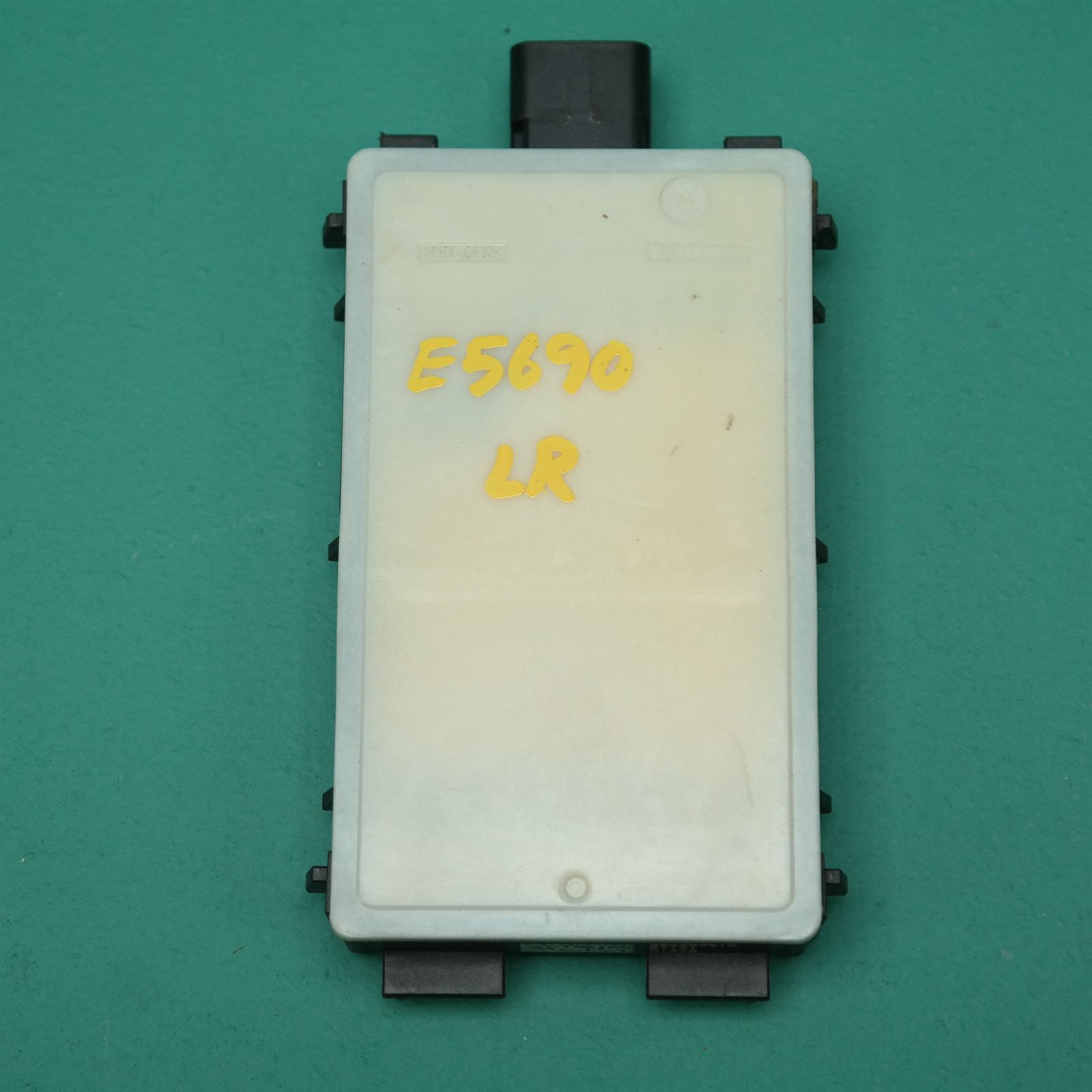 ECU I20 # Radar short range sensor # (303) *66-20* 2 ECU I20 # Radar short range sensor # (303) *66-20* - Image 2