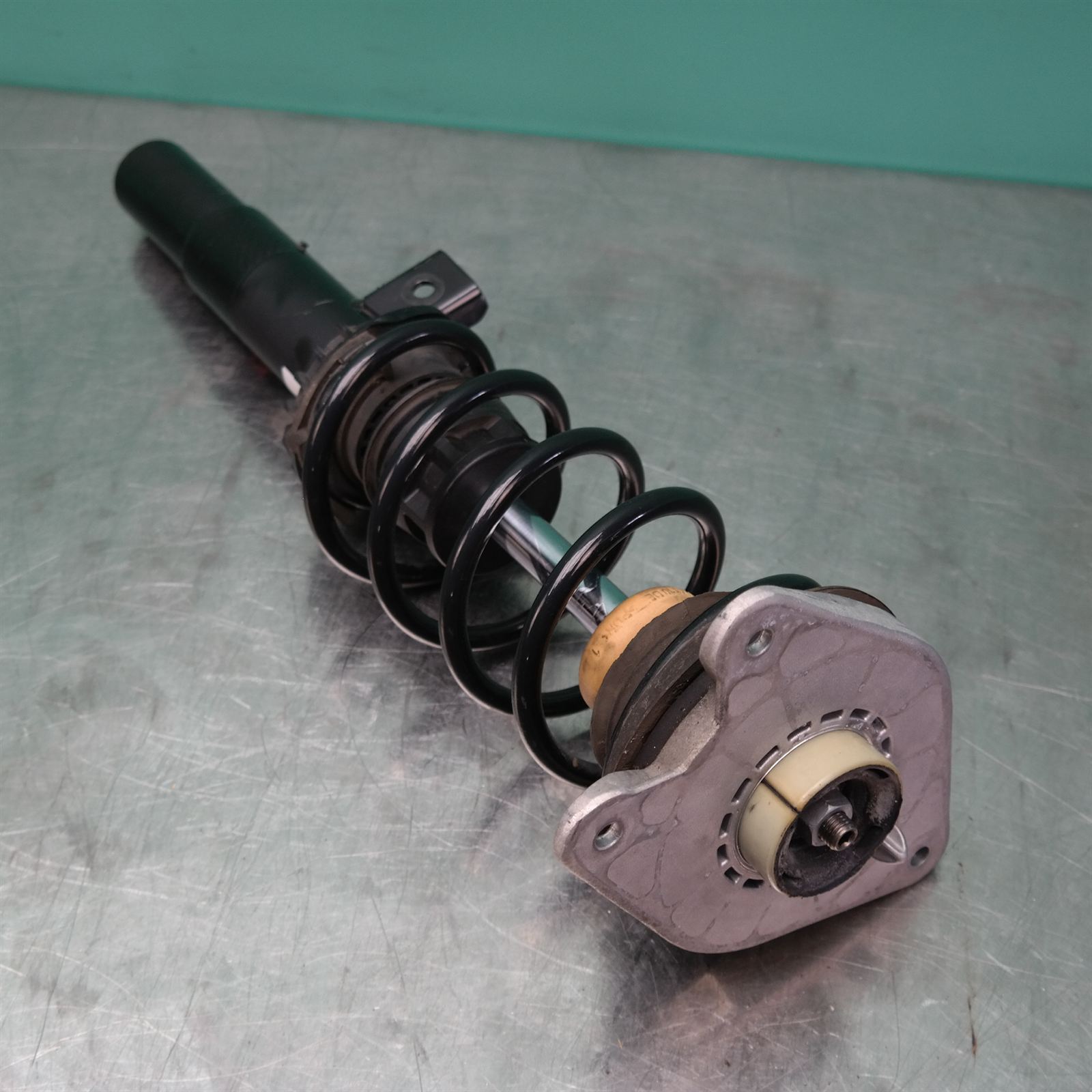 RIGHT FRONT STRUT I01 (098) *31-10* 2 RIGHT FRONT STRUT I01 (098) *31-10* - Image 2