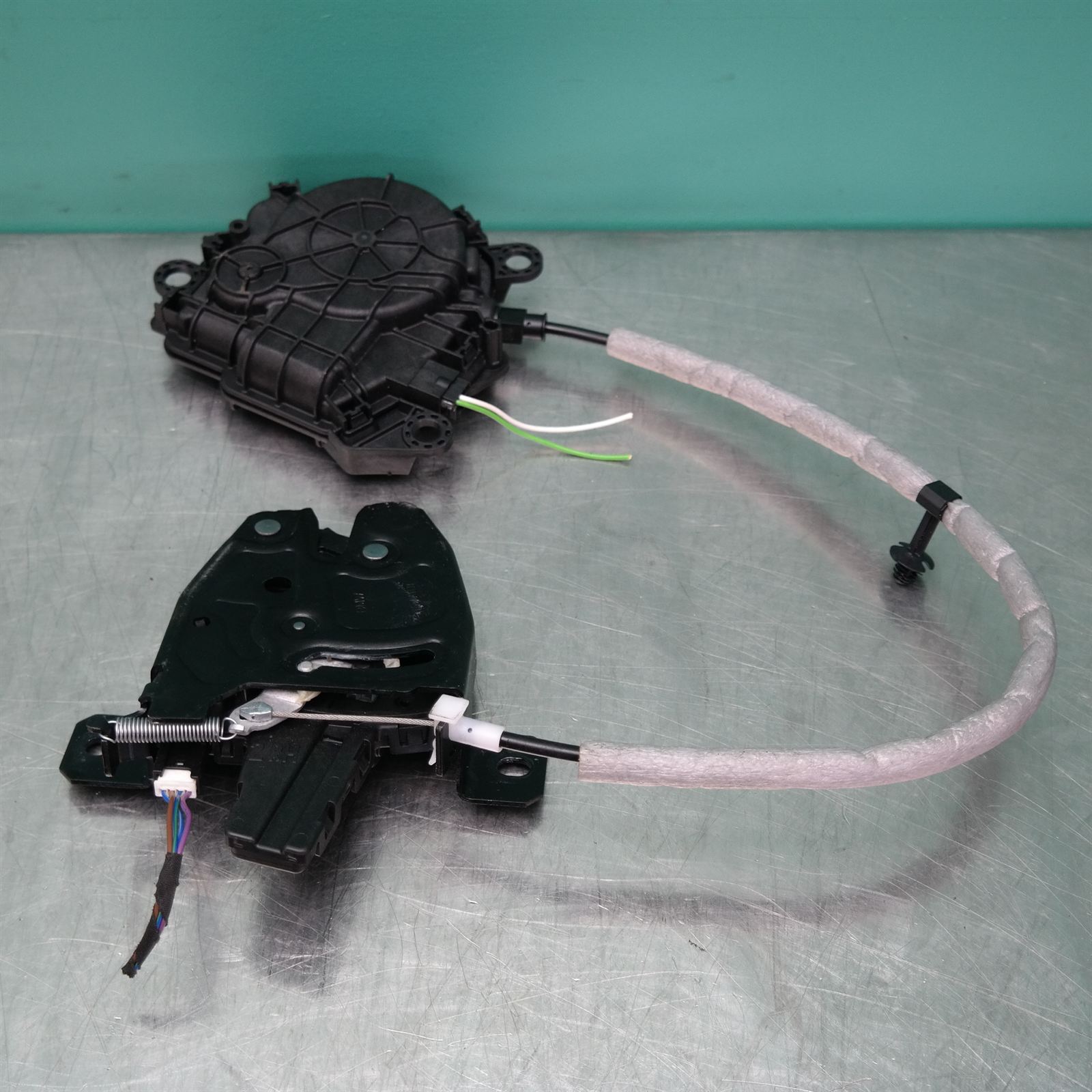 LOCK MECHANISM G05 # Tailgate lower lock # (462) (988) *41-60* RH 2 LOCK MECHANISM G05 # Tailgate lower lock # (462) (988) *41-60* RH - Image 2