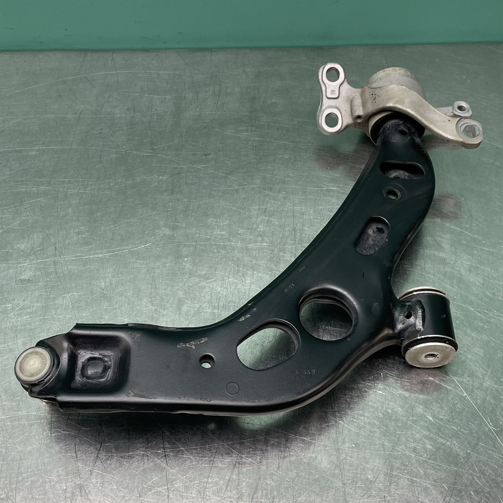 LEFT FRONT LOWER CONTROL ARM F39 (843) *31-05* 2 LEFT FRONT LOWER CONTROL ARM F39 (843) *31-05* - Image 2