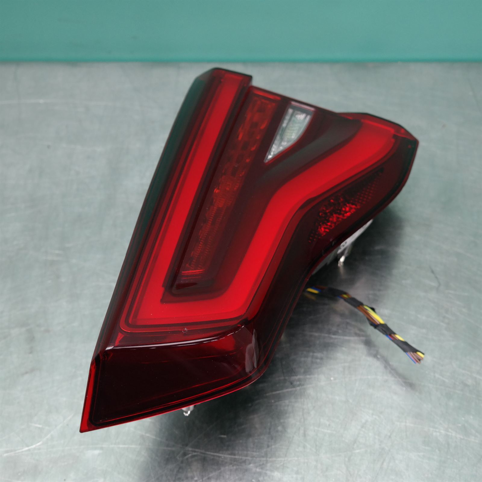 REAR GARNISH G01 (378) *63-20* R 2 REAR GARNISH G01 (378) *63-20* R - Image 2