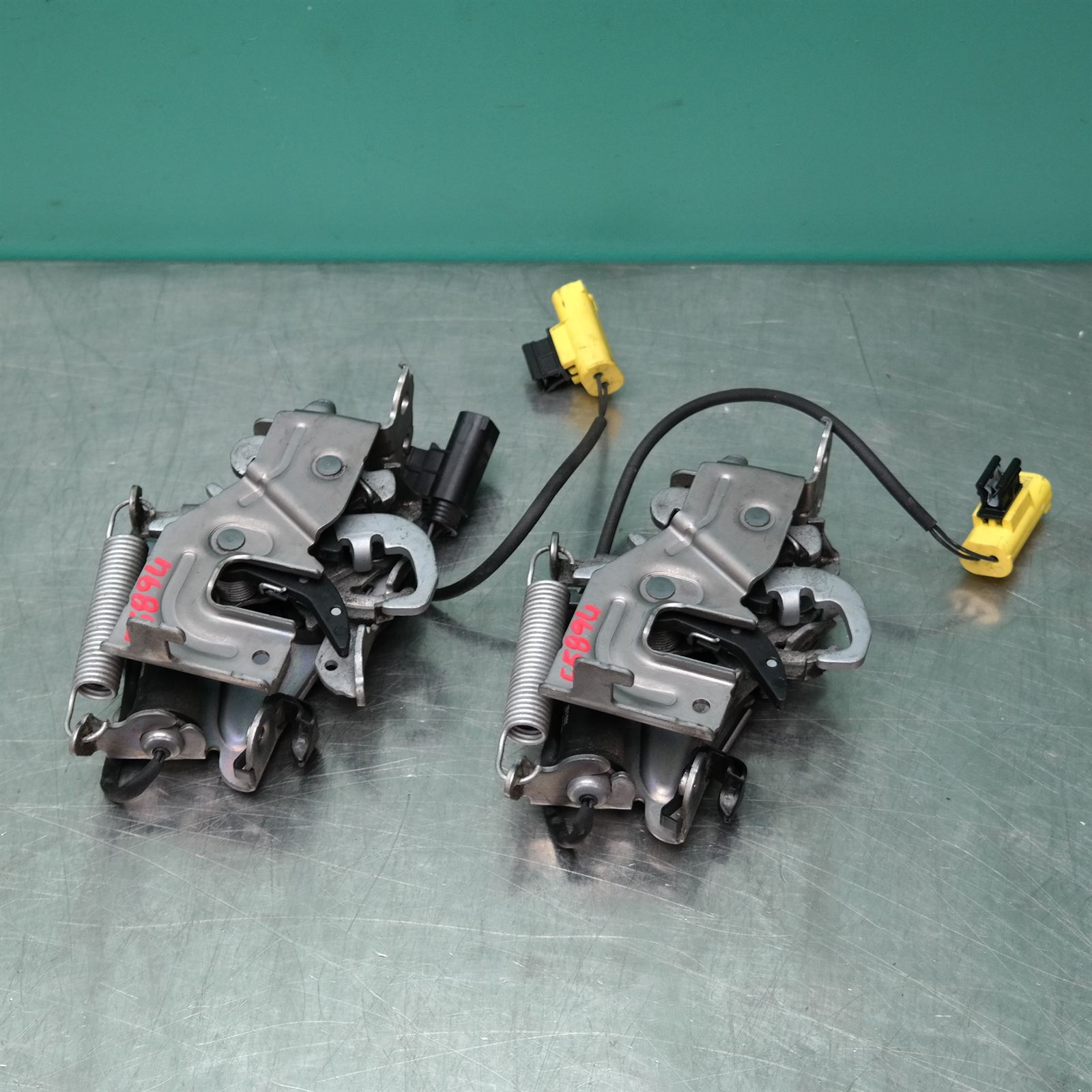 BONNET LOCK/SUPPORT G20 # Bonnet lock active # (349) (350) *41-35* BONNET LOCK/SUPPORT G20 # Bonnet lock active # (349) (350) *41-35*