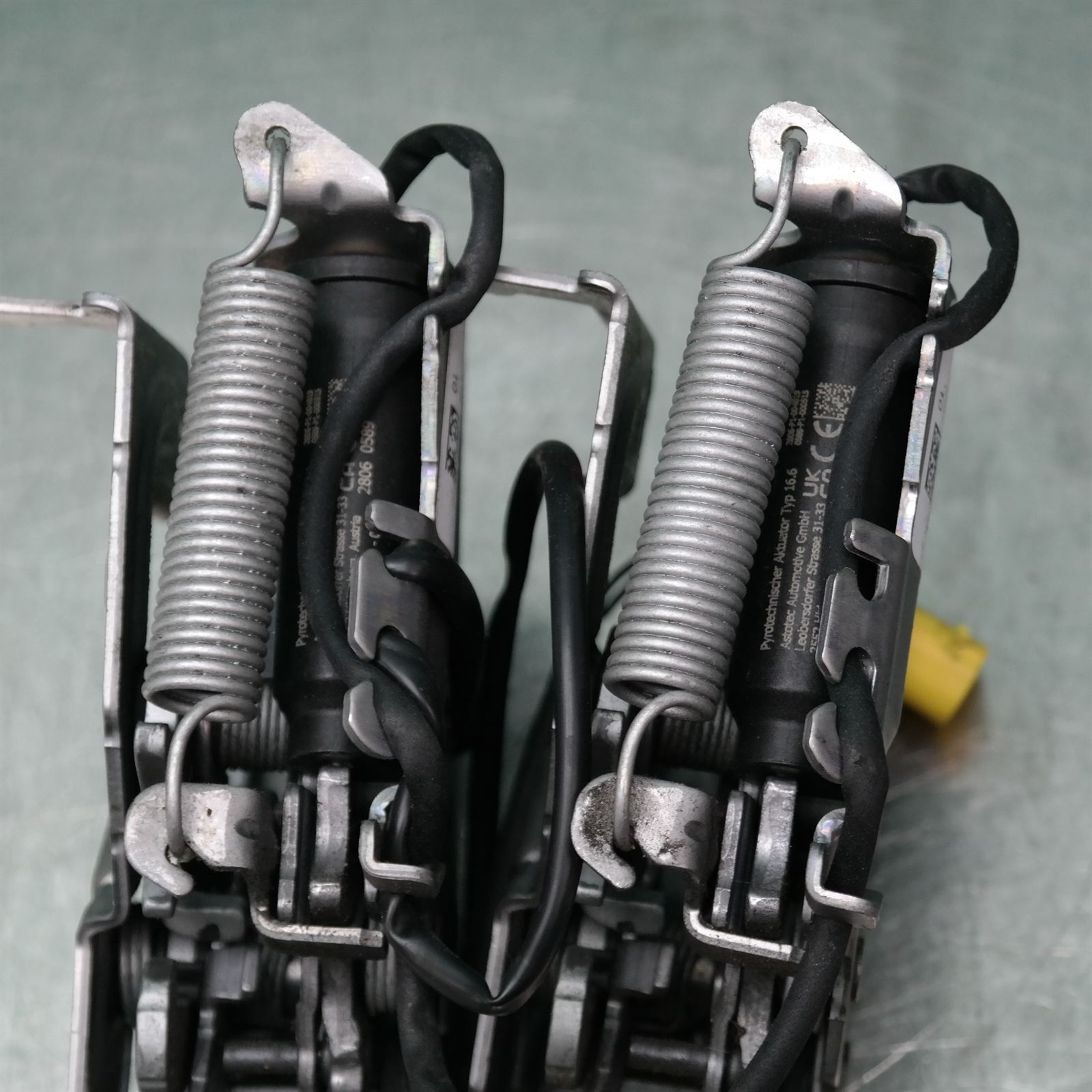BONNET LOCK/SUPPORT G20 # Bonnet lock active # (349) (350) *41-35* 4 BONNET LOCK/SUPPORT G20 # Bonnet lock active # (349) (350) *41-35* - Image 4