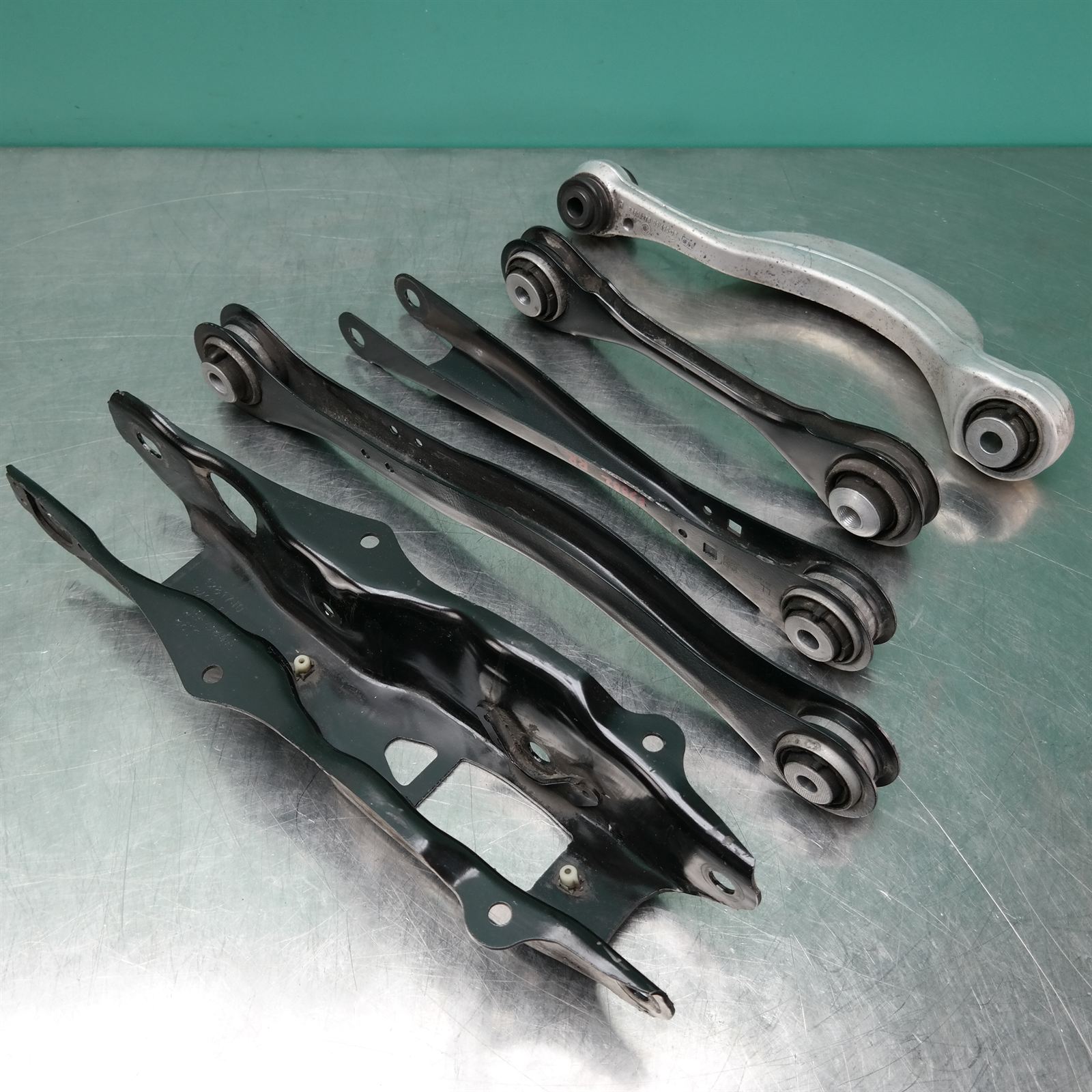 RIGHT REAR TRAILING ARM G05 5 (030) 6 (031) 7 (022) 8 (018) 9 (037) *33-30* 2 RIGHT REAR TRAILING ARM G05 5 (030) 6 (031) 7 (022) 8 (018) 9 (037) *33-30* - Image 2