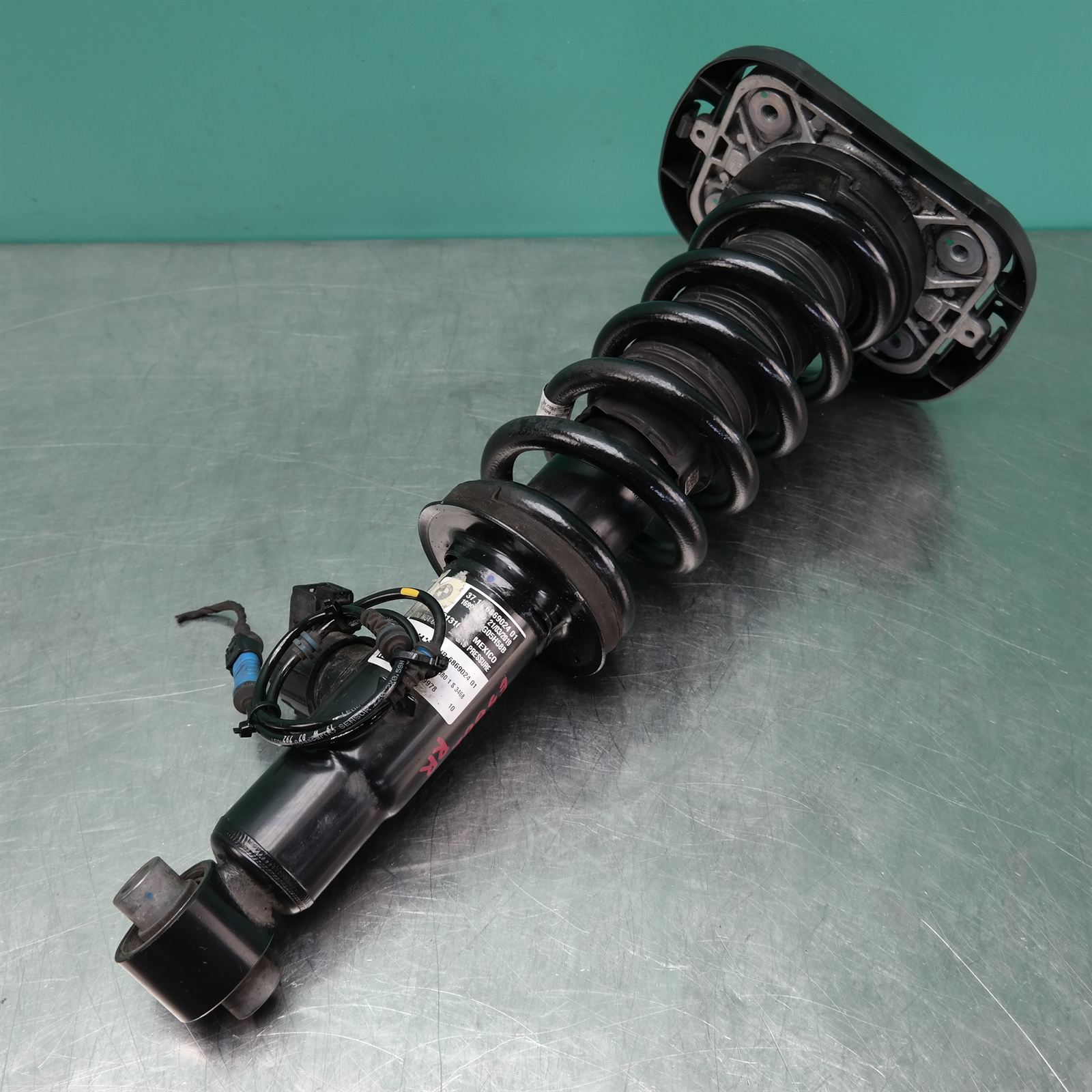 RIGHT REAR STRUT G05 (024) *33-45* RIGHT REAR STRUT G05 (024) *33-45*