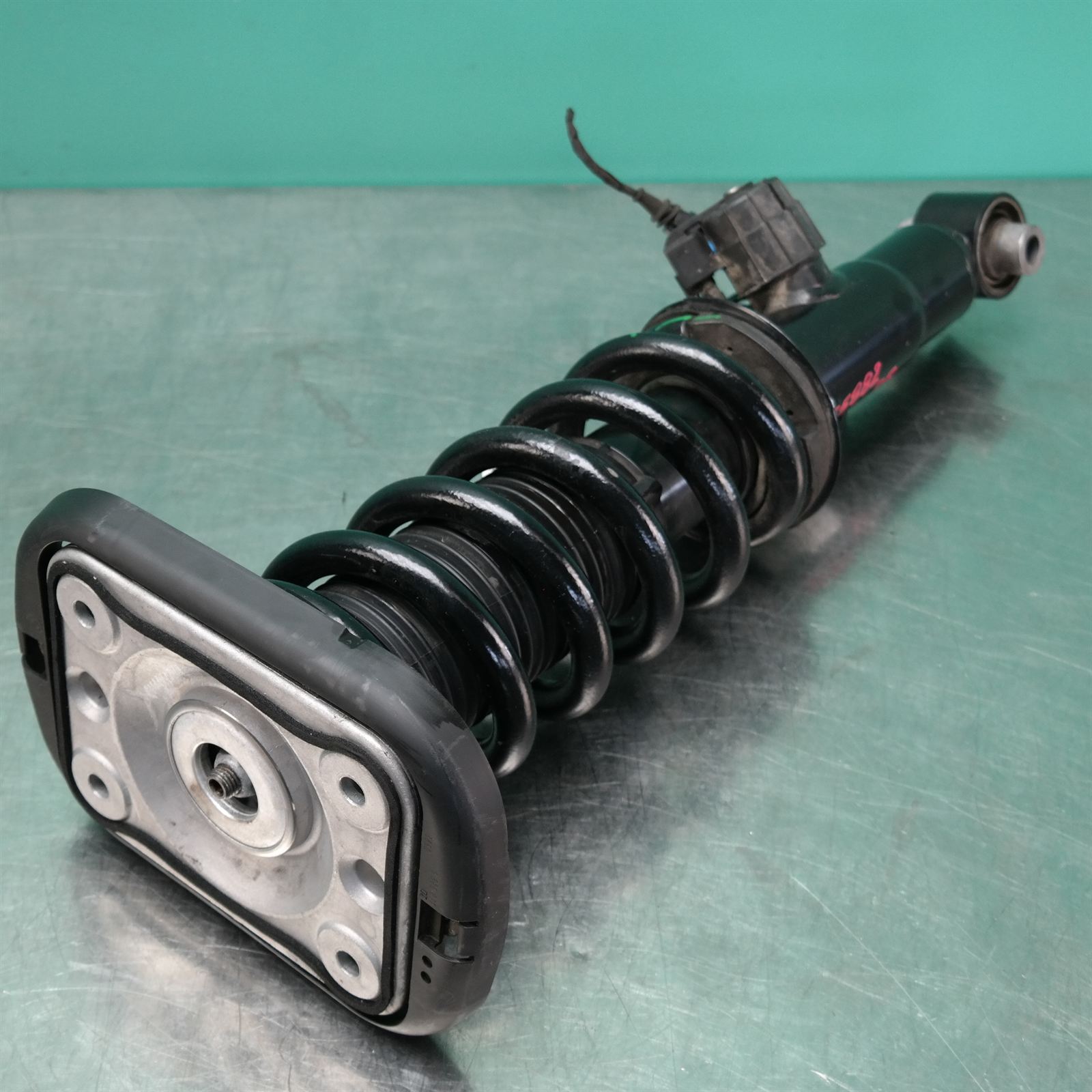 RIGHT REAR STRUT G05 (024) *33-45* 2 RIGHT REAR STRUT G05 (024) *33-45* - Image 2